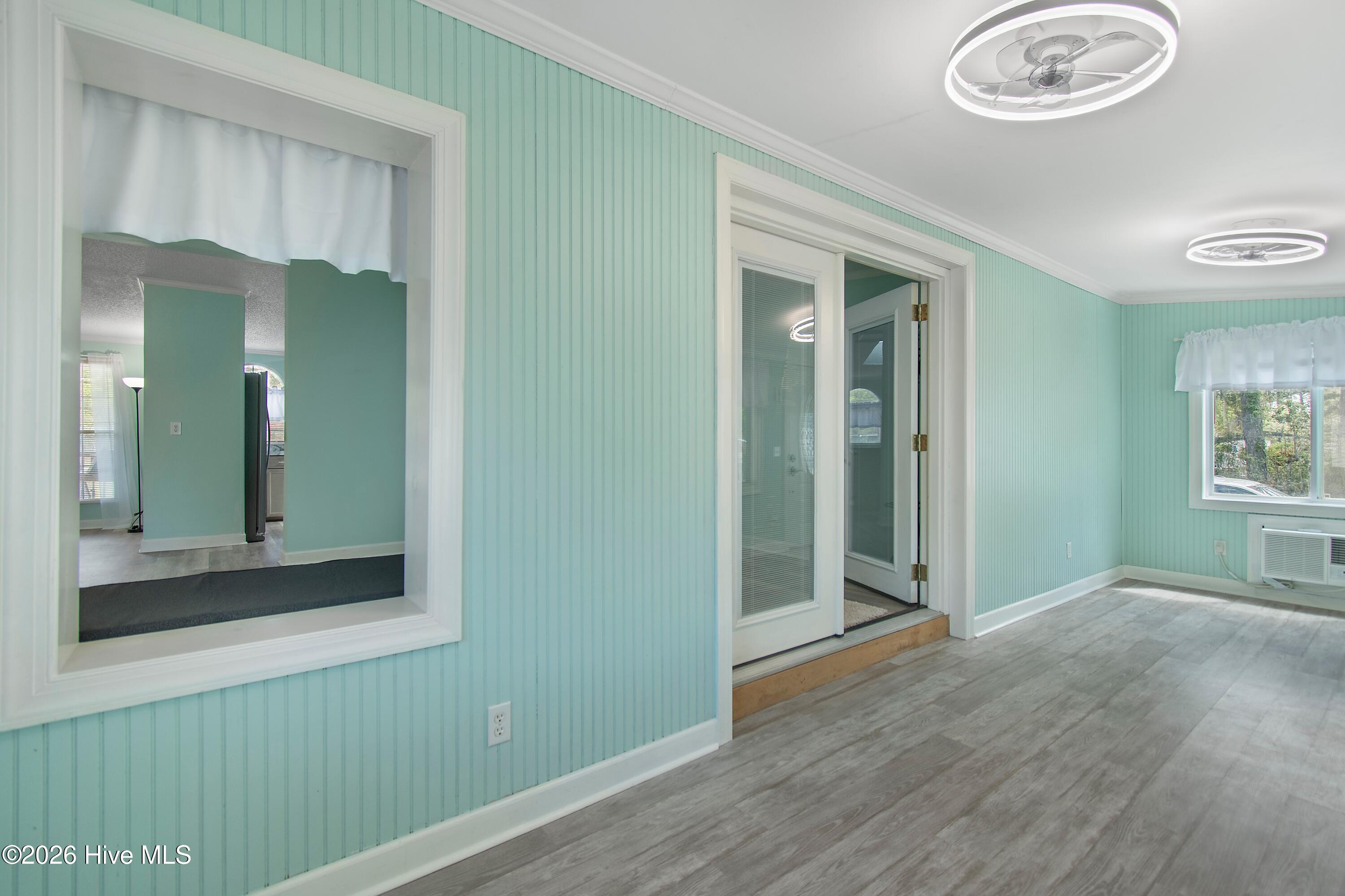 100566223 | Photo 46