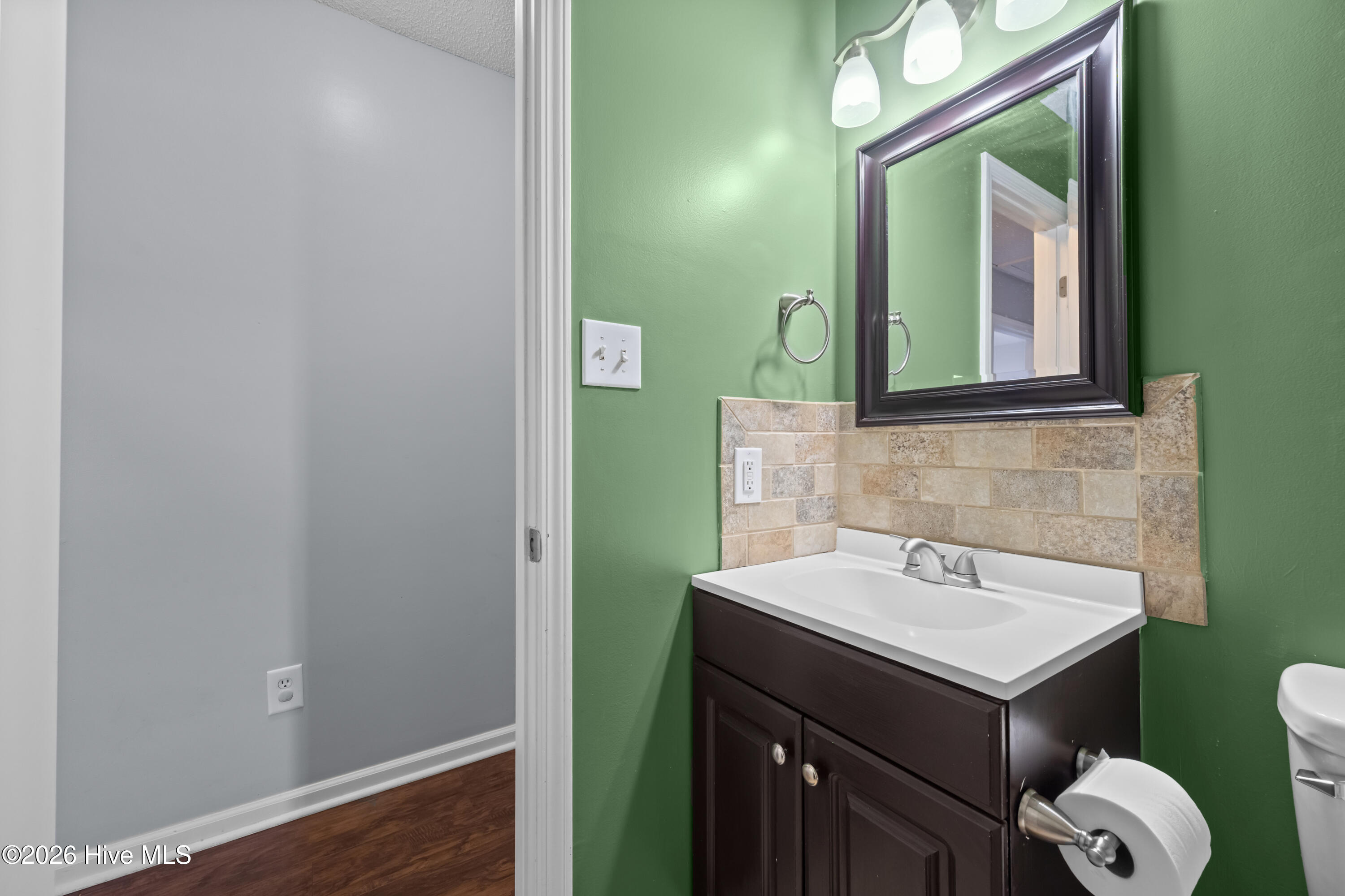 100556999 | Photo 30