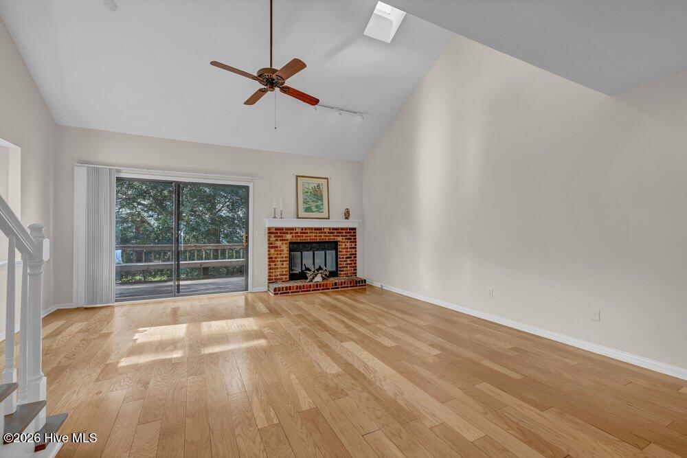 100558387 | Photo 14