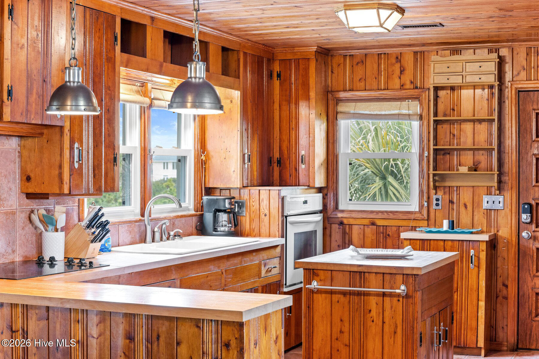 100550434 | Photo 11