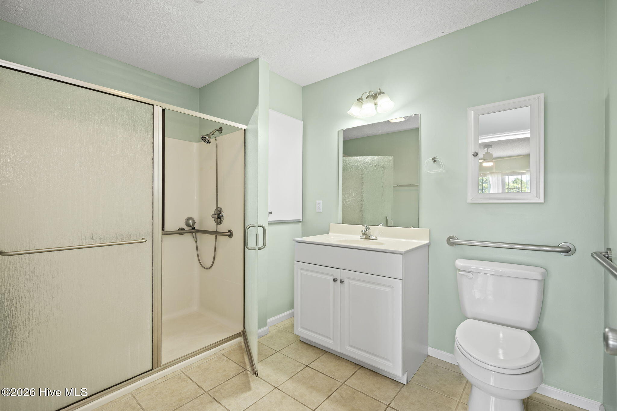 100568088 | Photo 23