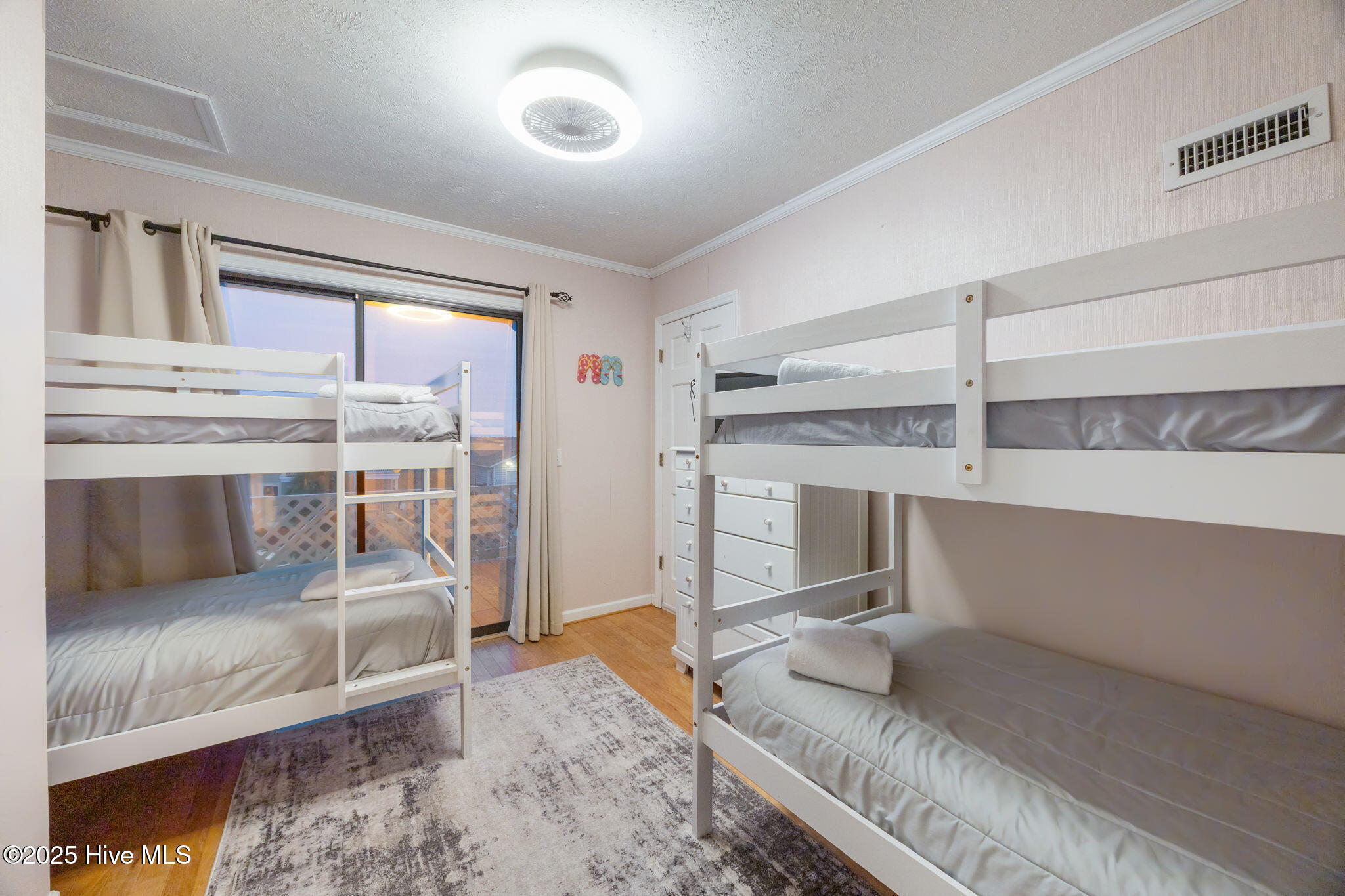 100542985 | Photo 52