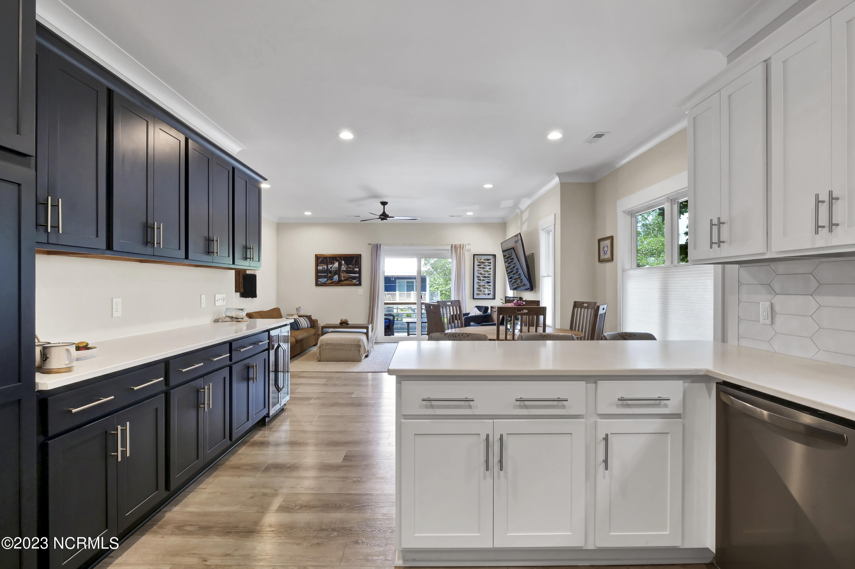 100526223 | Photo 11