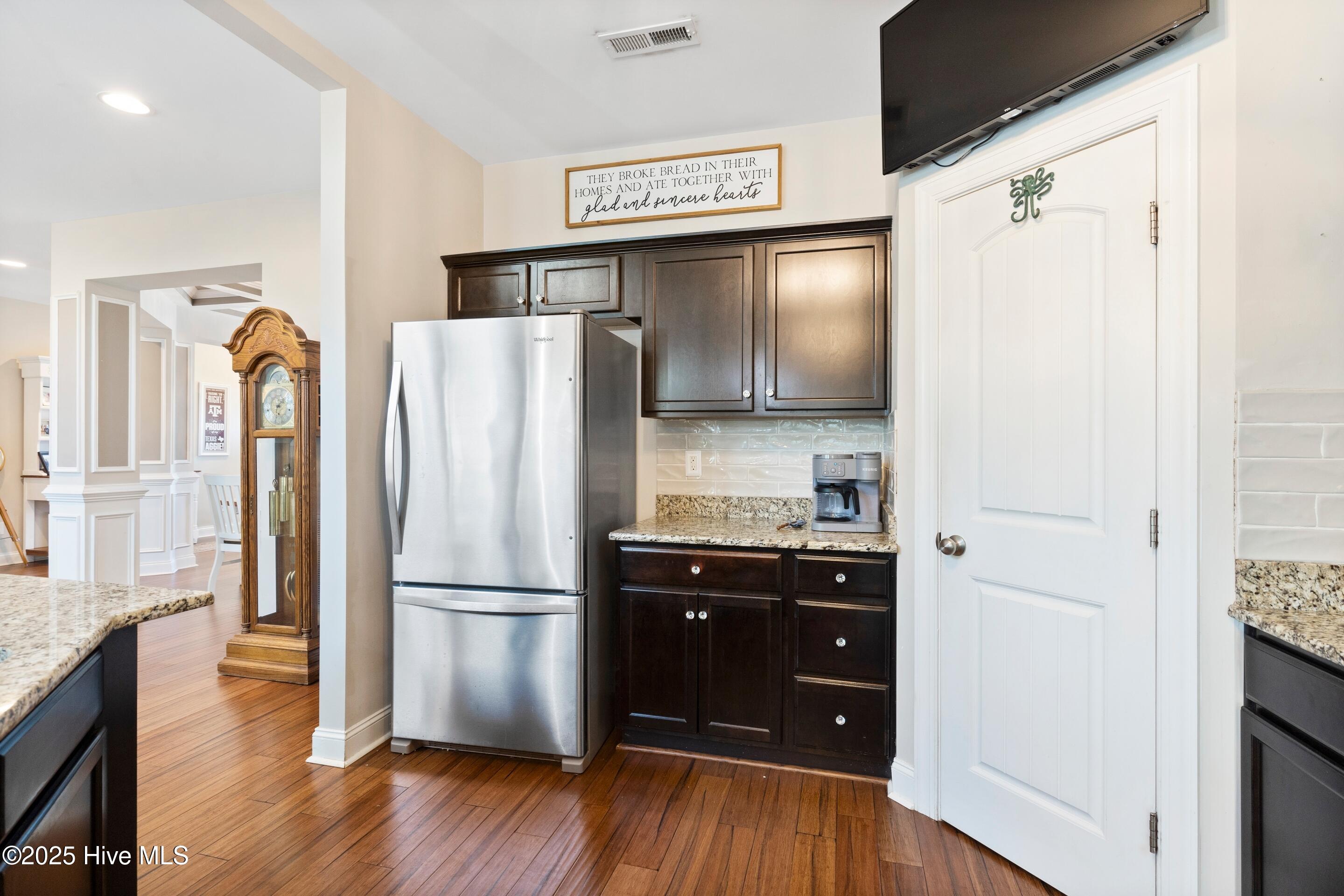 100532495 | Photo 21