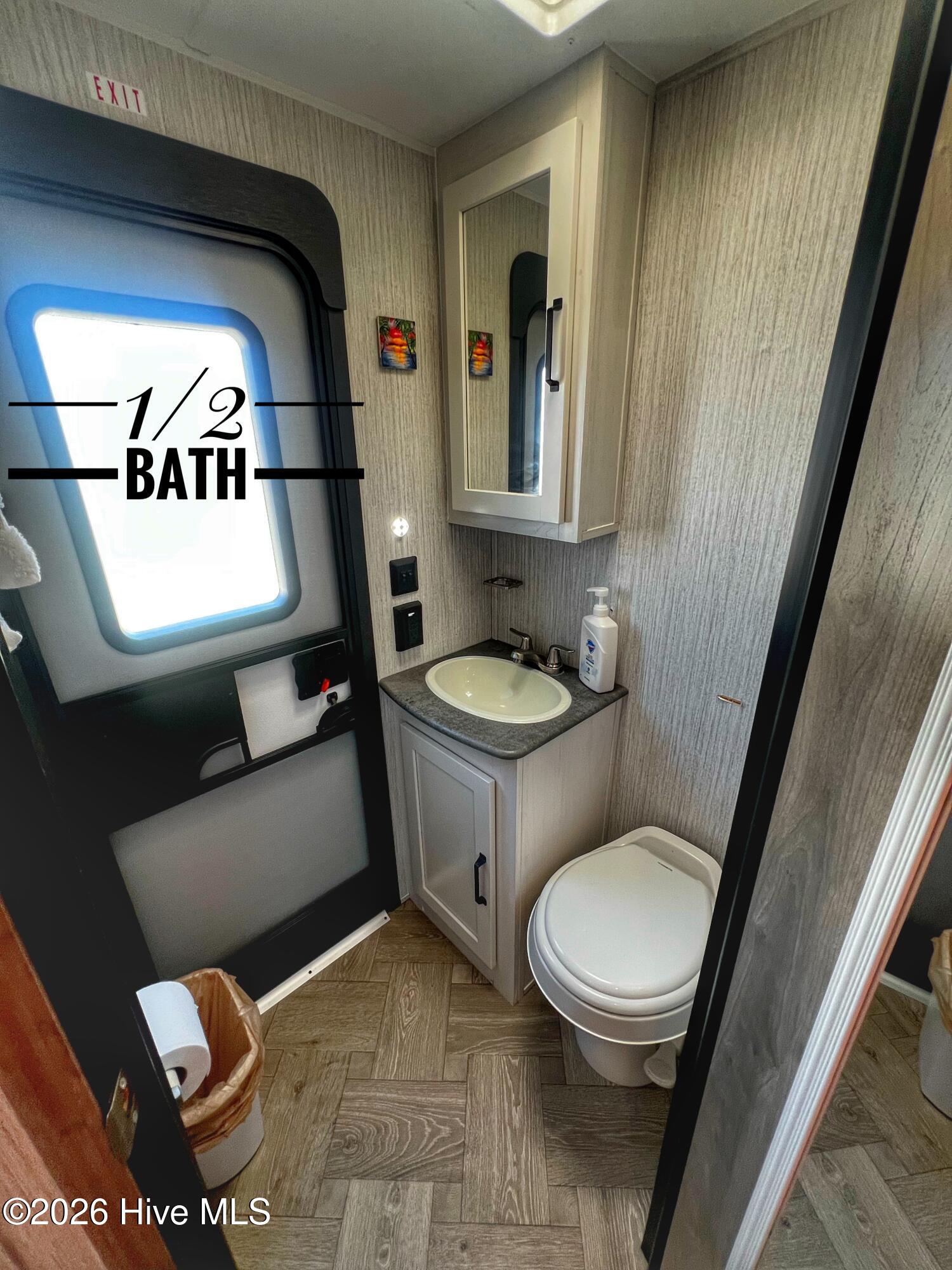 100562854 | Photo 15