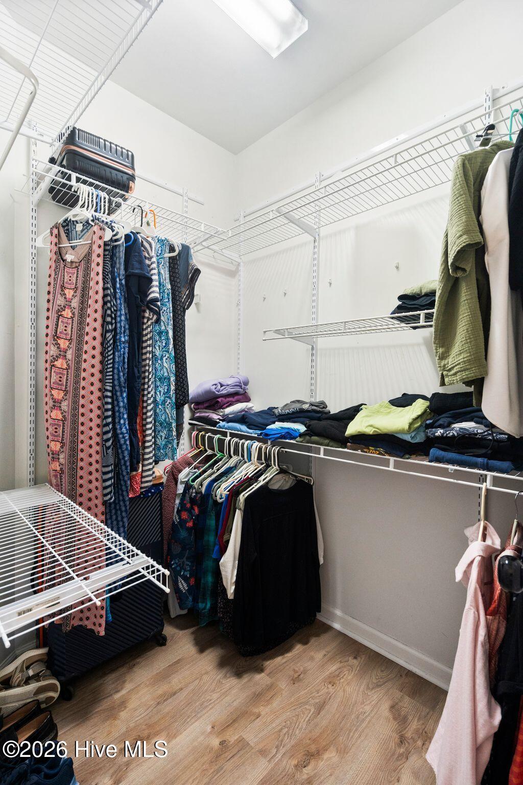 100570513 | Photo 38