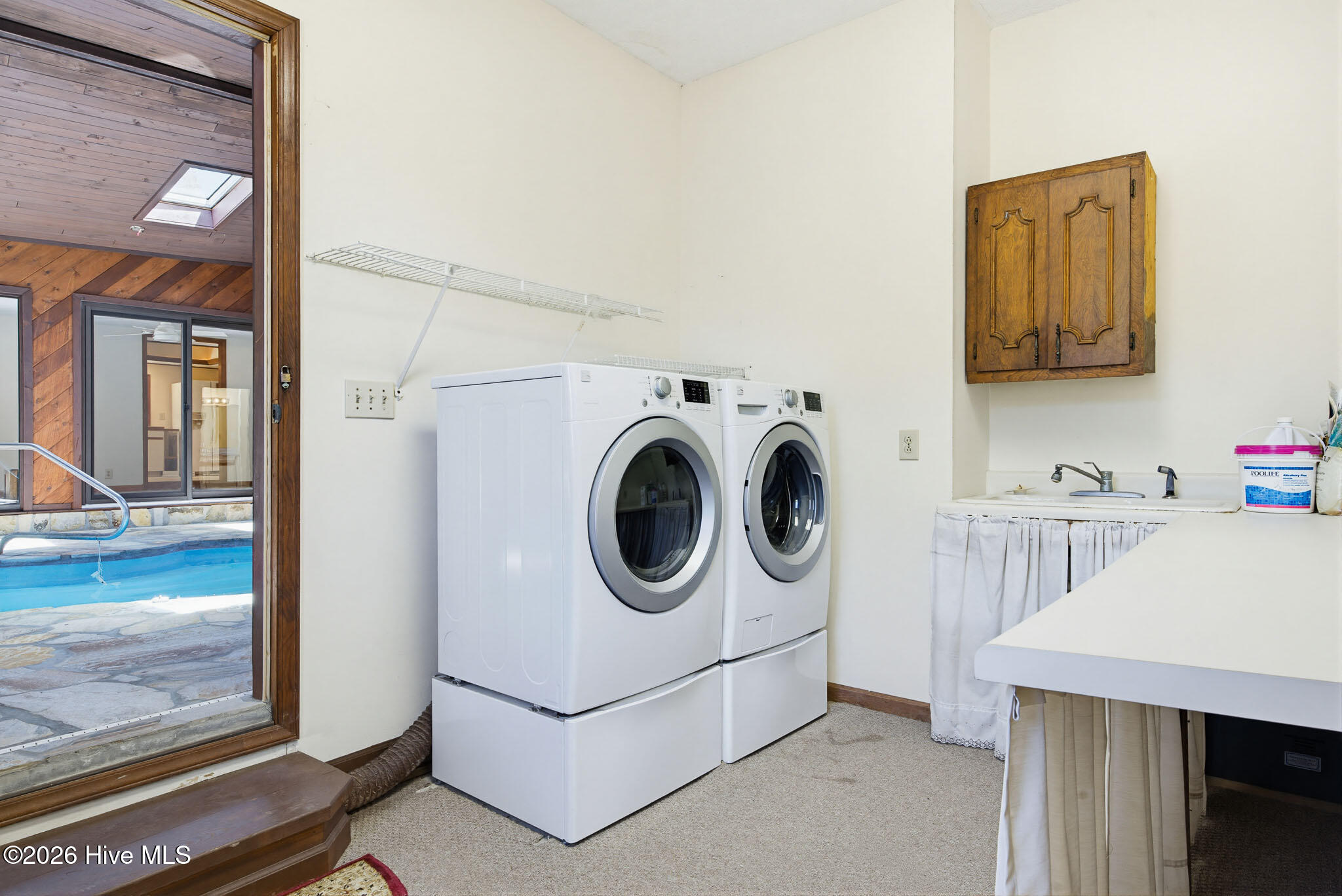 100568983 | Photo 25