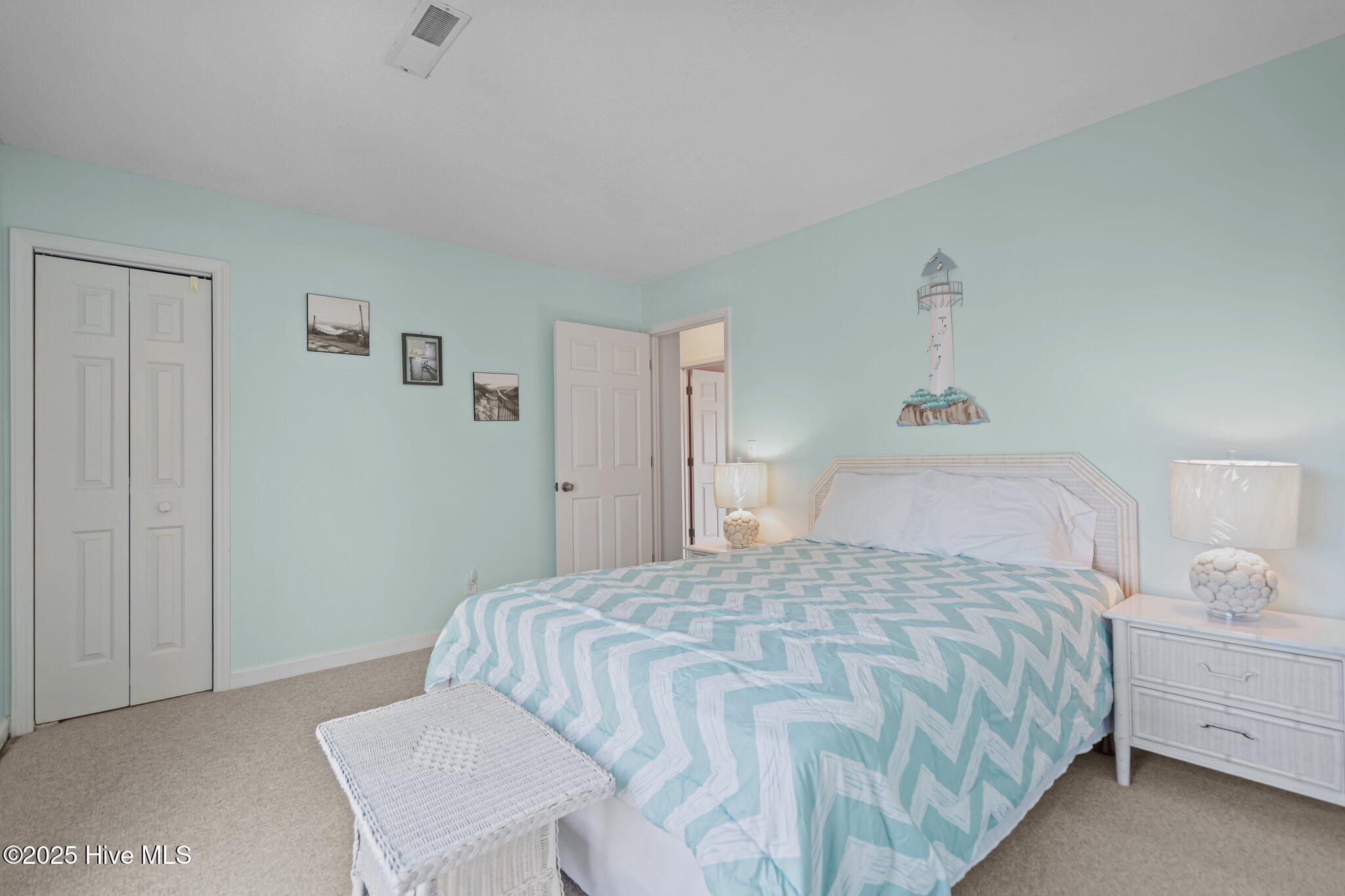 100518077 | Photo 25