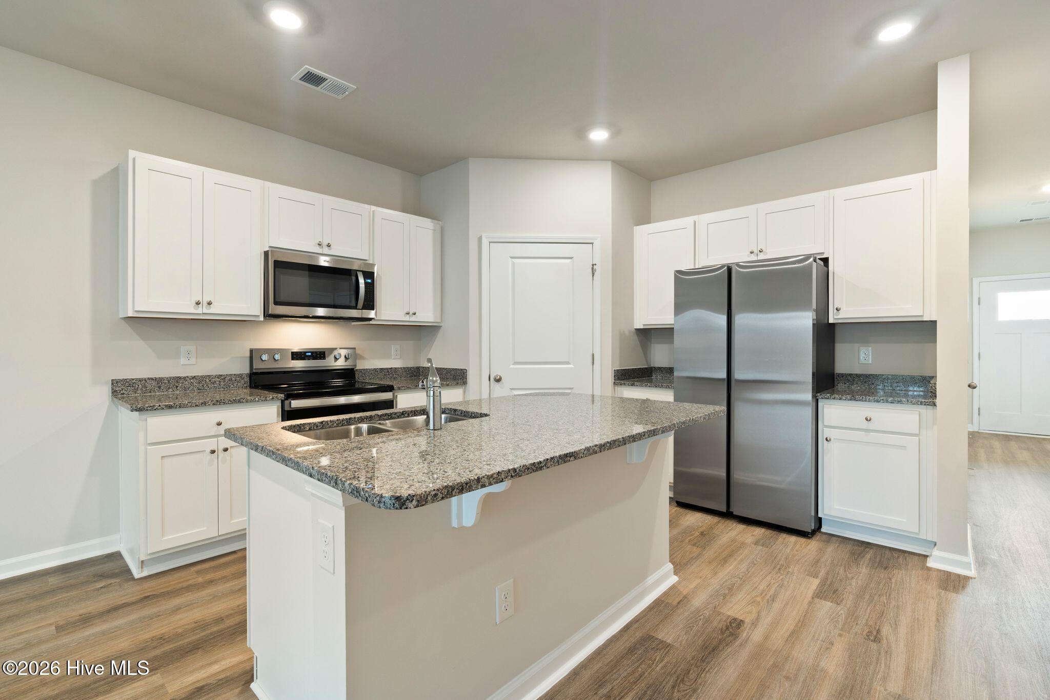 100553516 | Photo 13