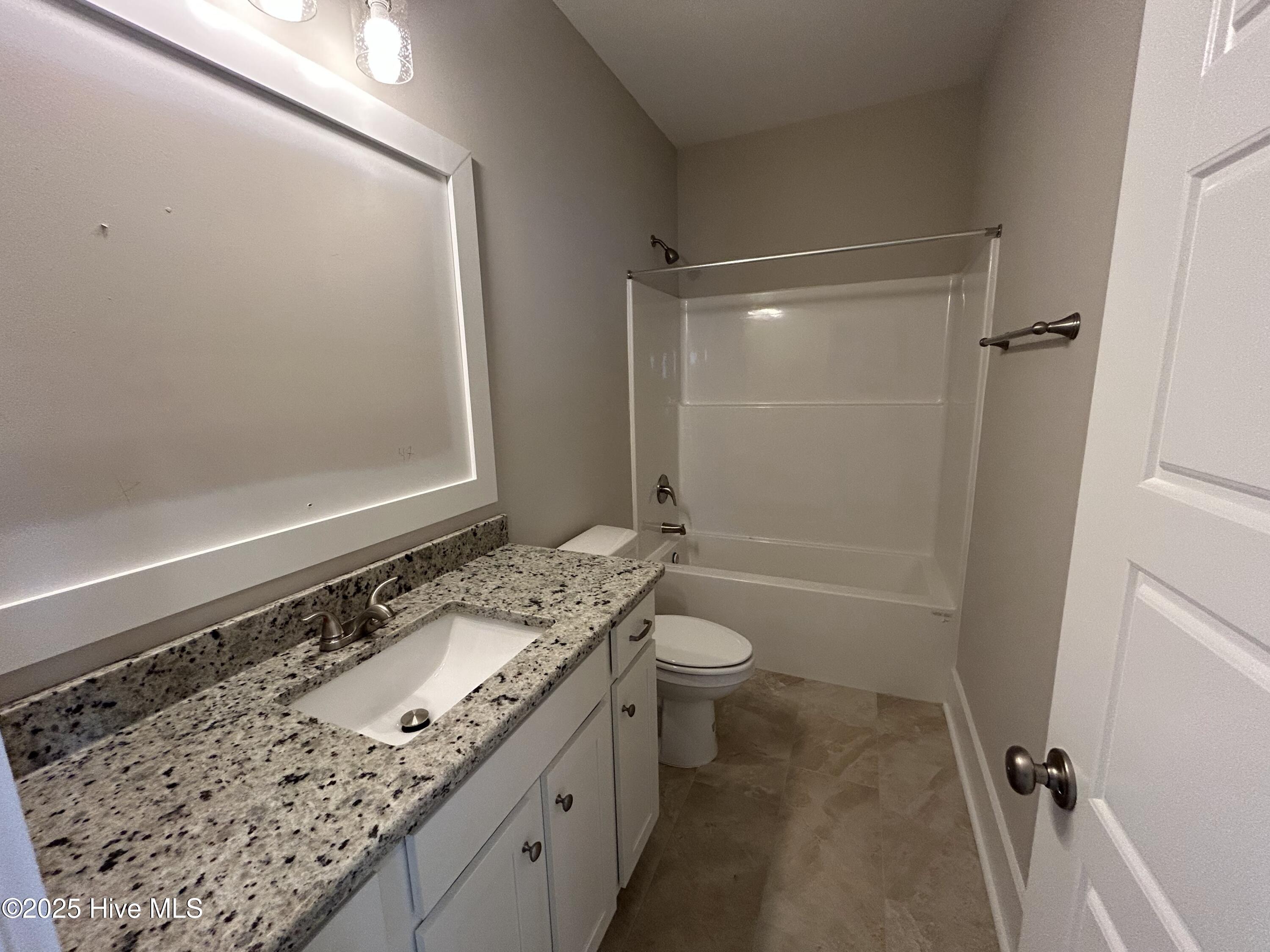 100520251 | Photo 26