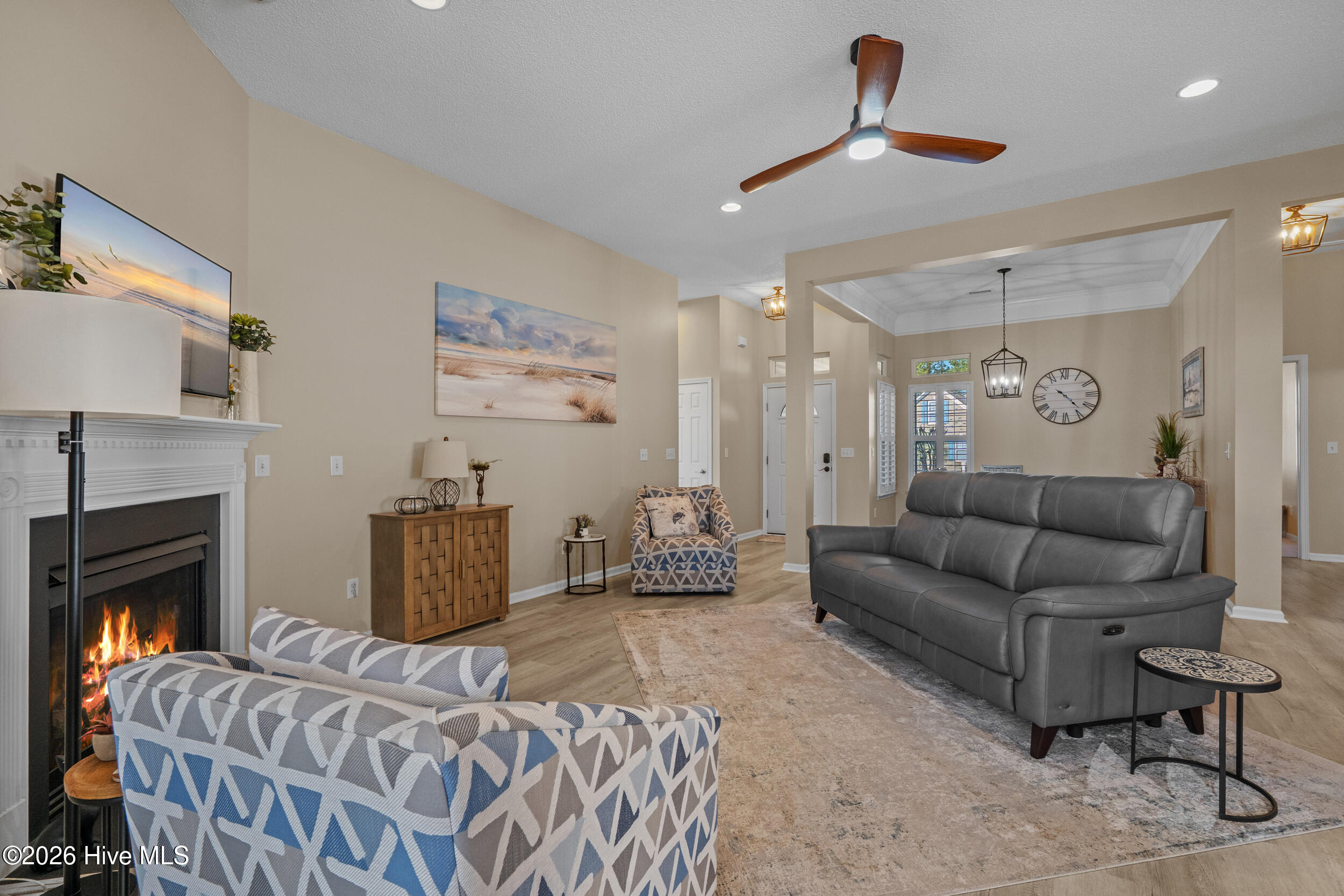 100562185 | Photo 10