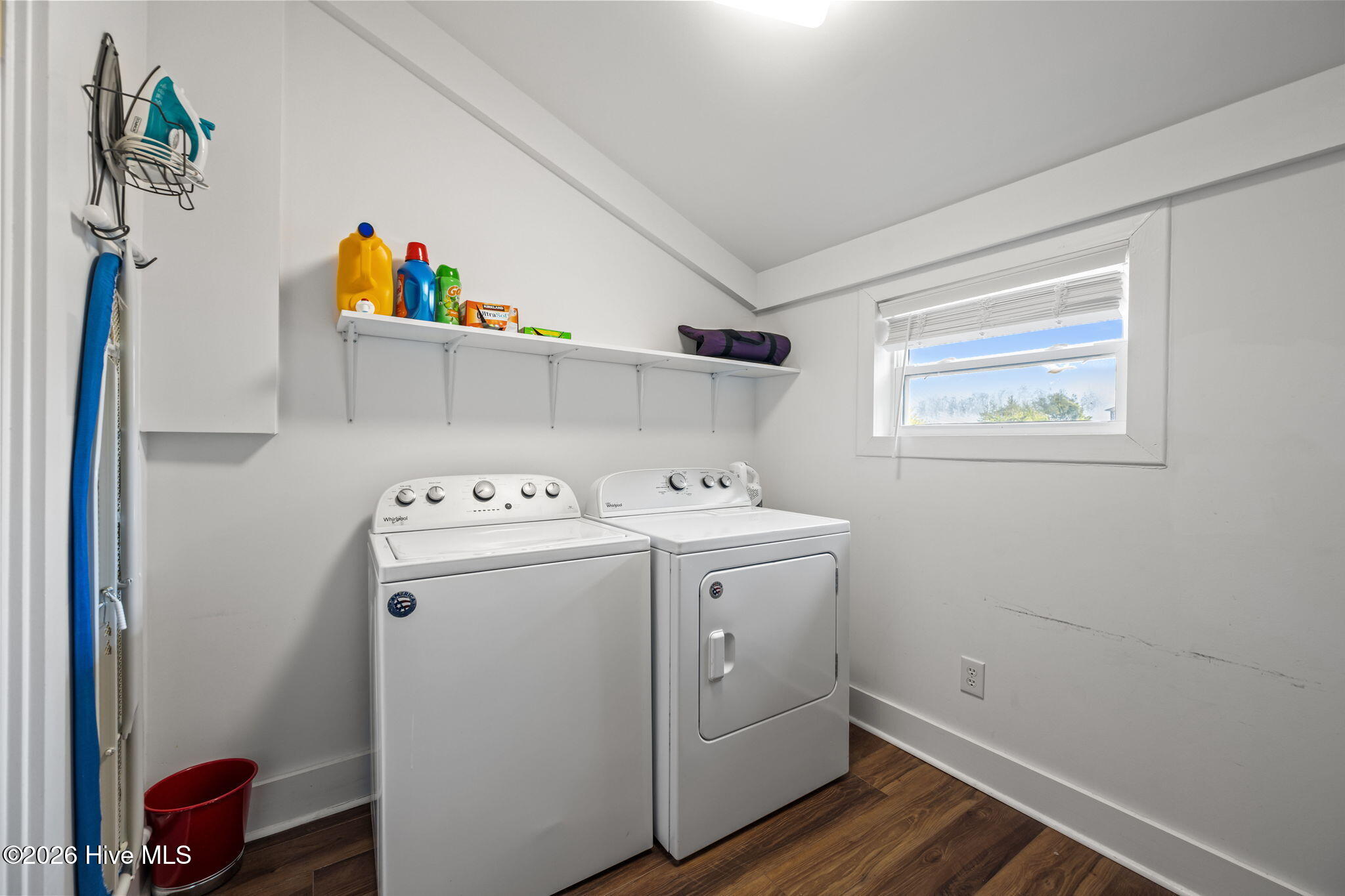 100569137 | Photo 35