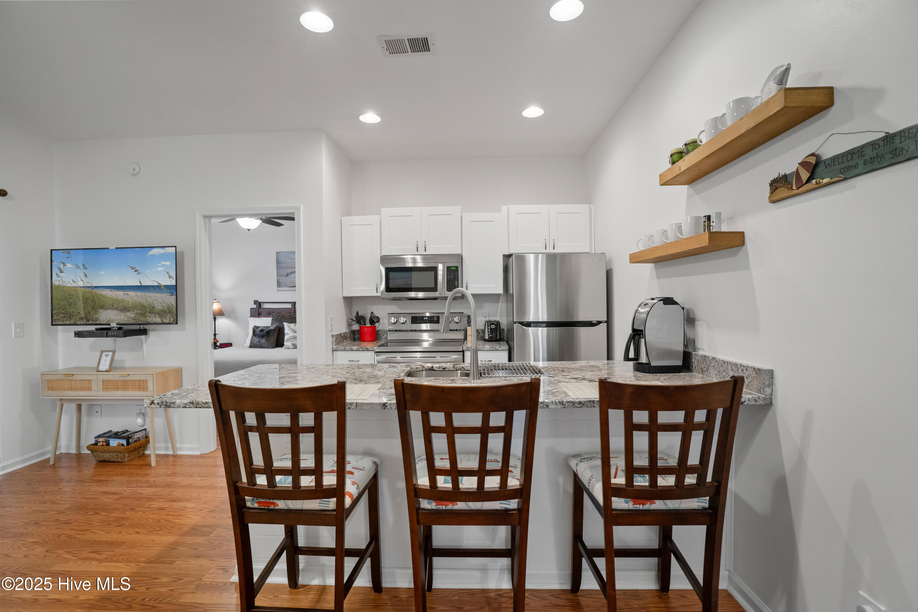 100533725 | Photo 18