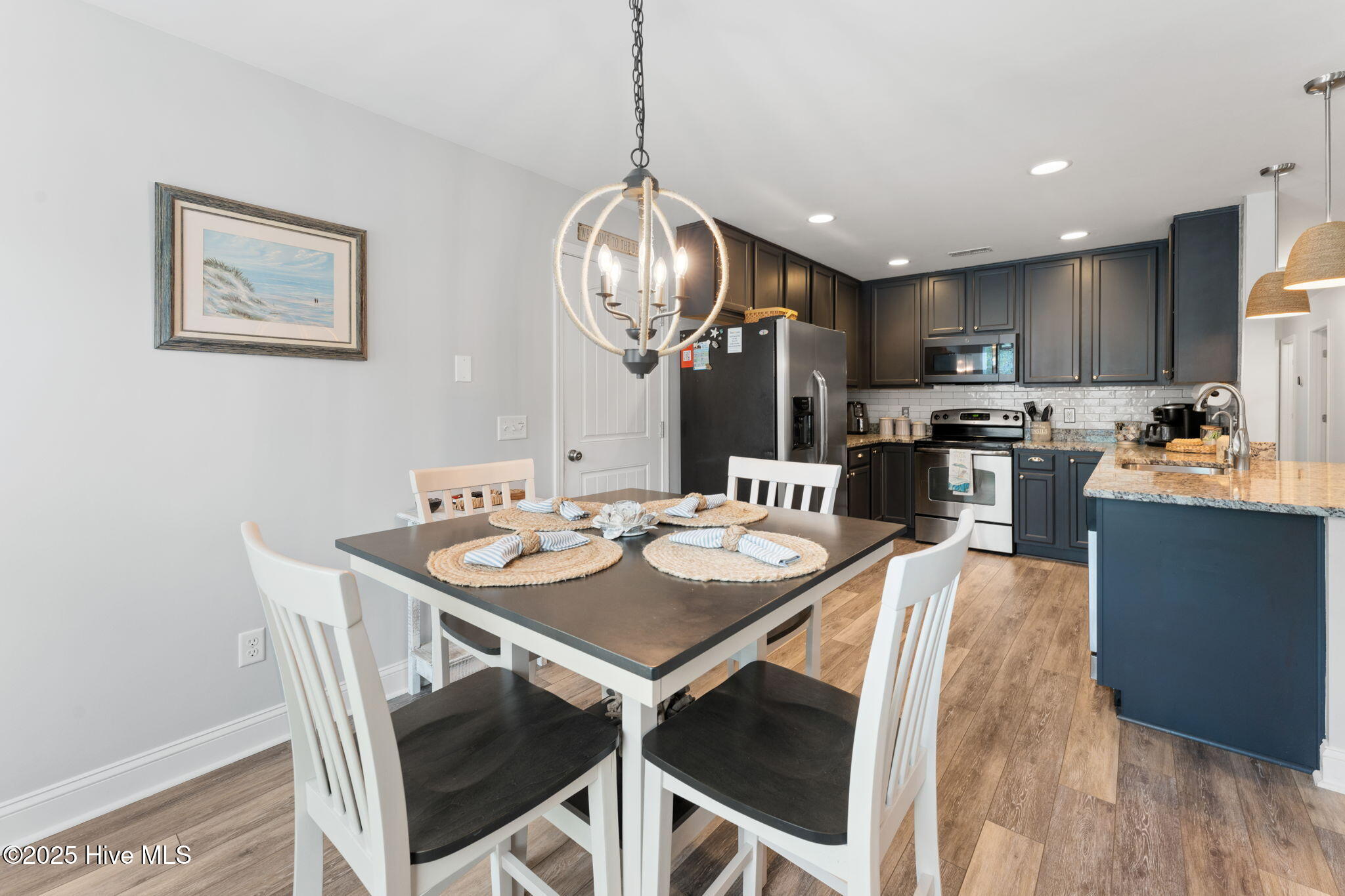 100548300 | Photo 38