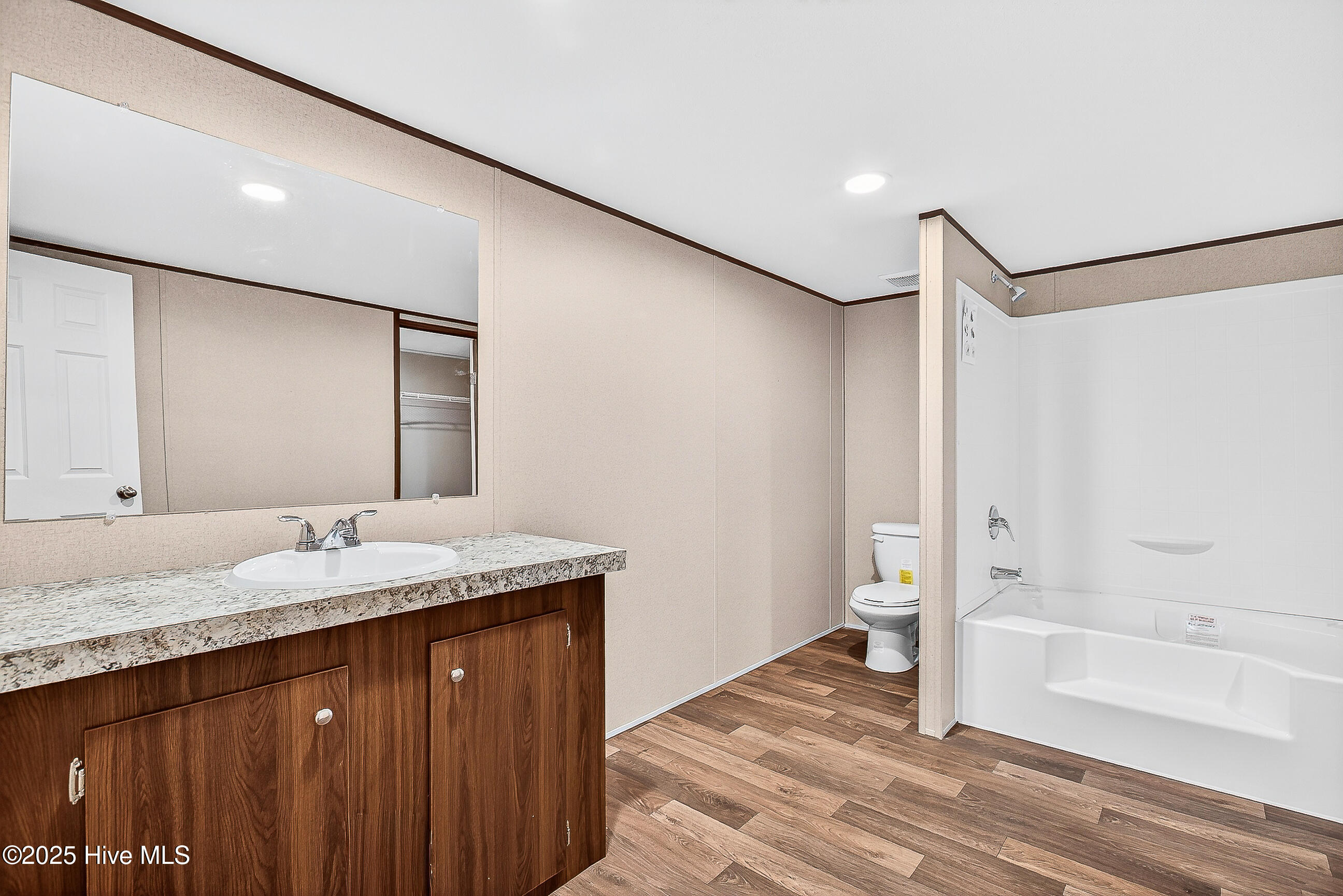 100537518 | Photo 18