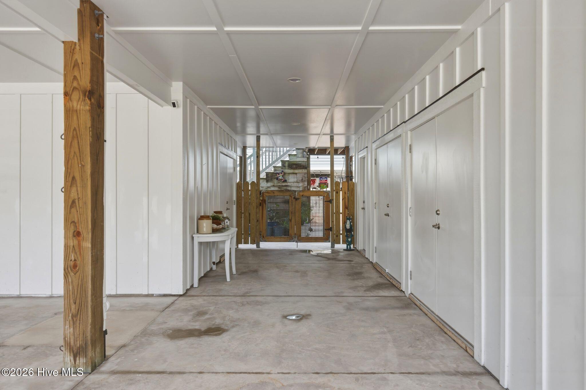 100562049 | Photo 46