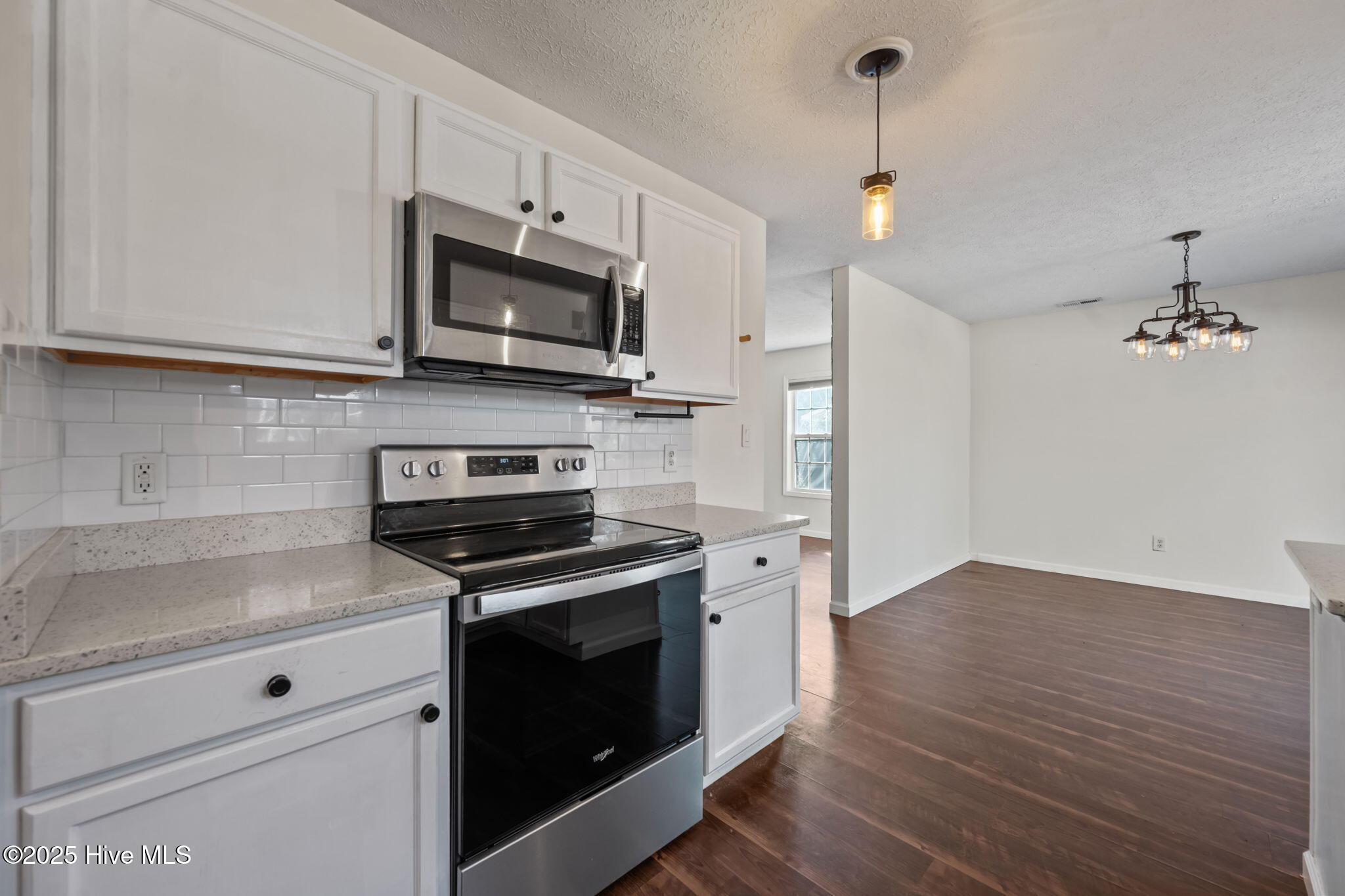 100546746 | Photo 11