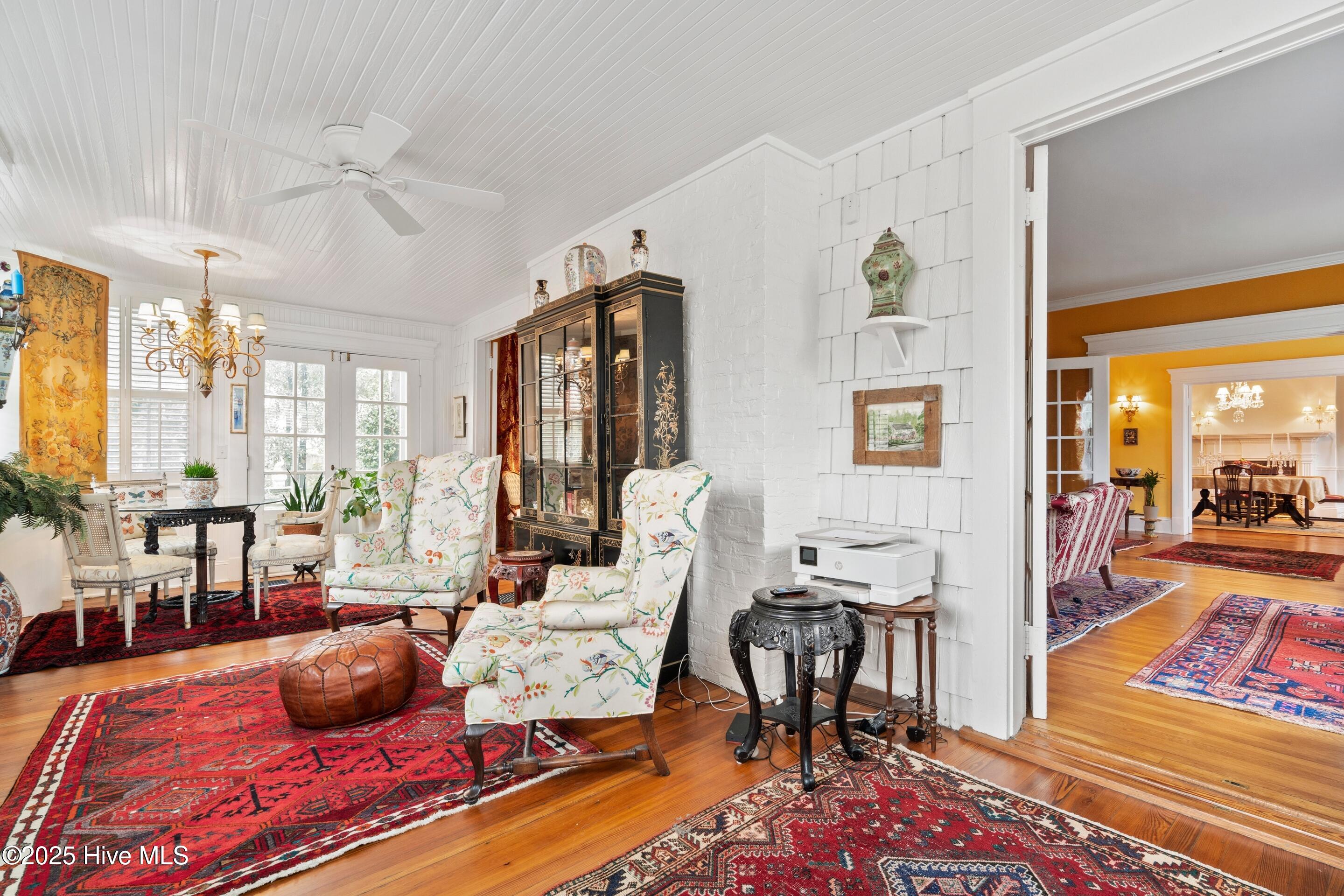 100553658 | Photo 28