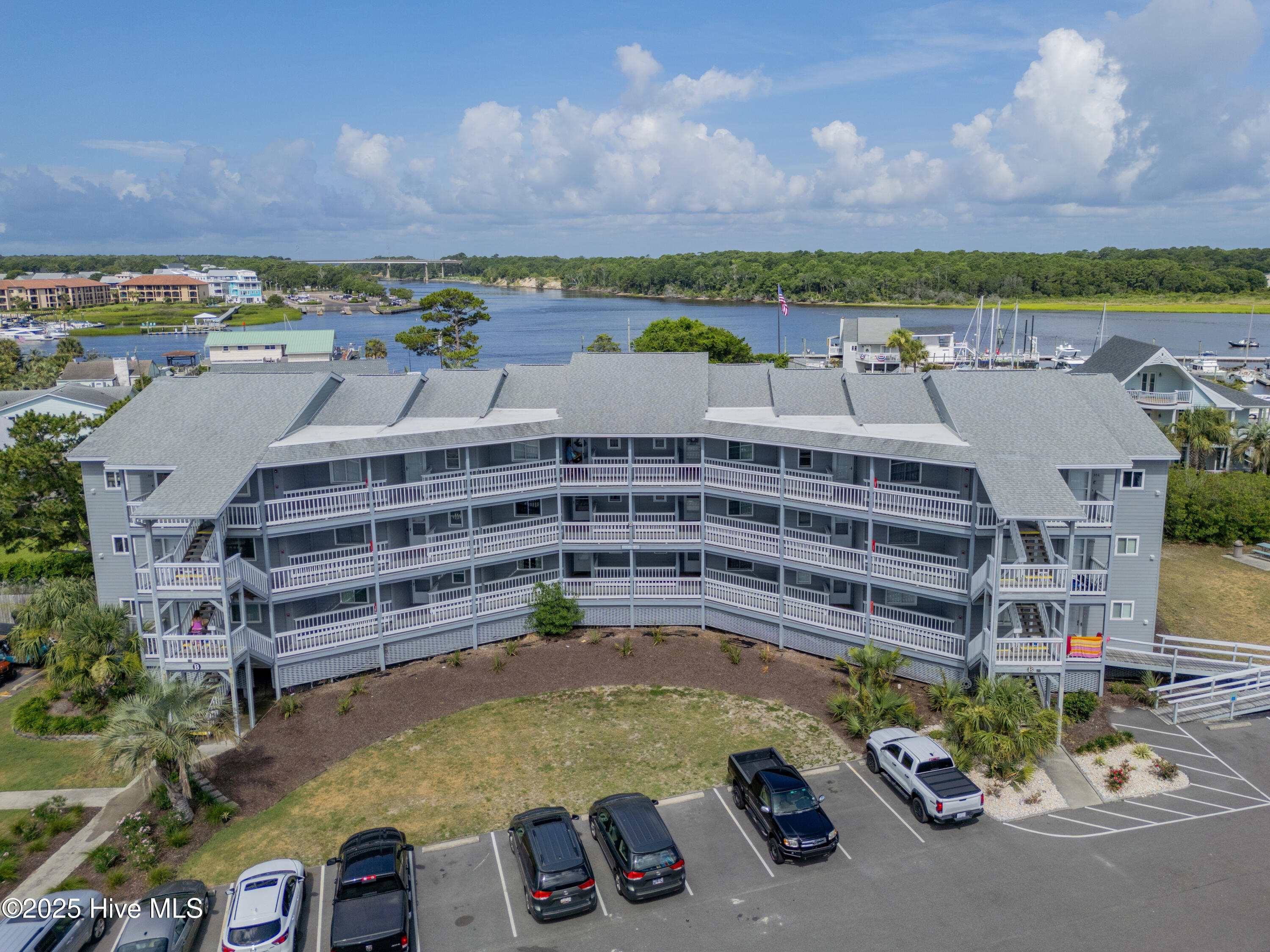 100516907 | Photo 26