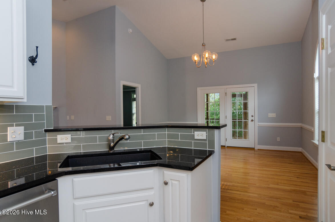 100553134 | Photo 12