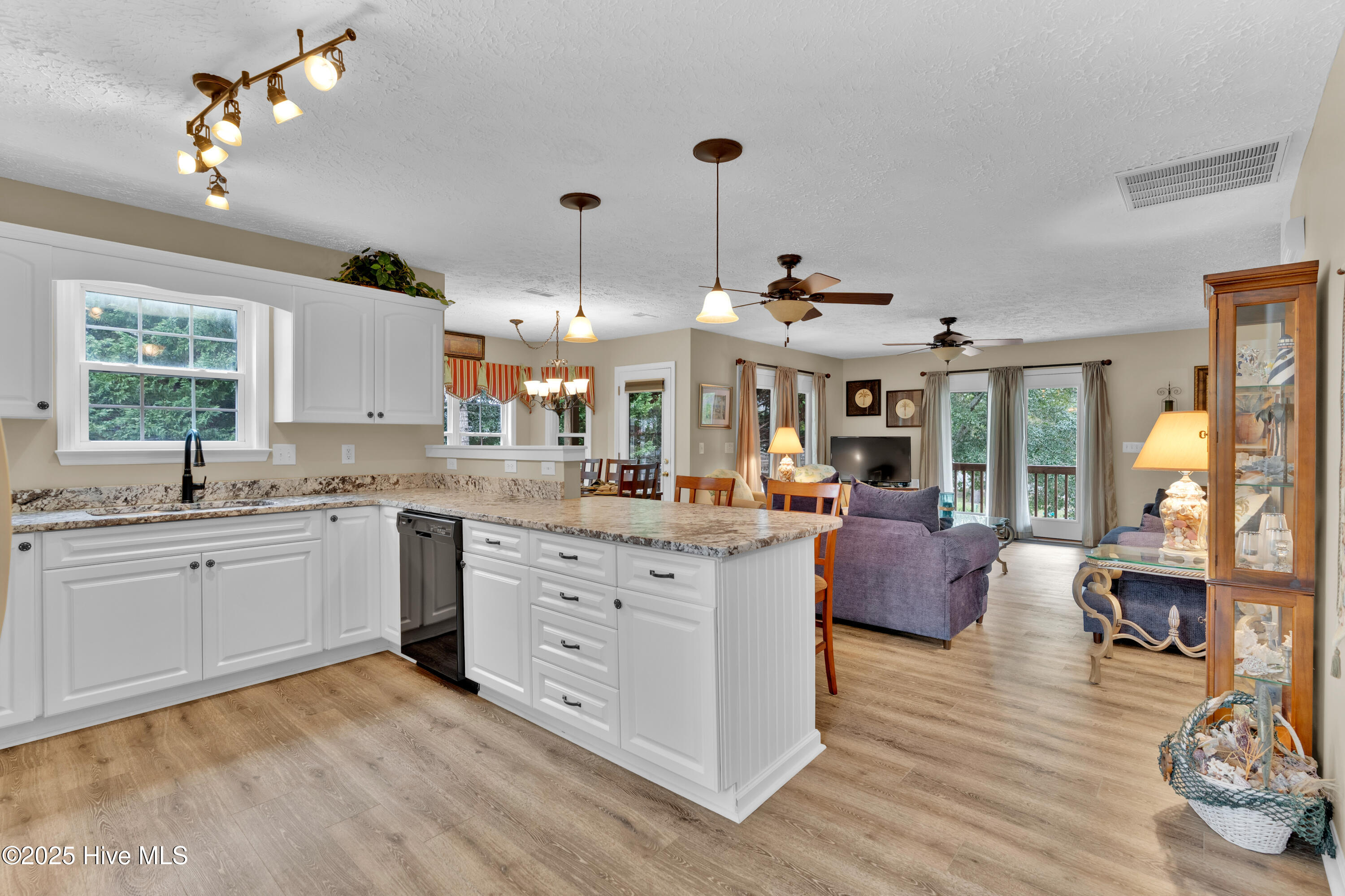 100530554 | Photo 17