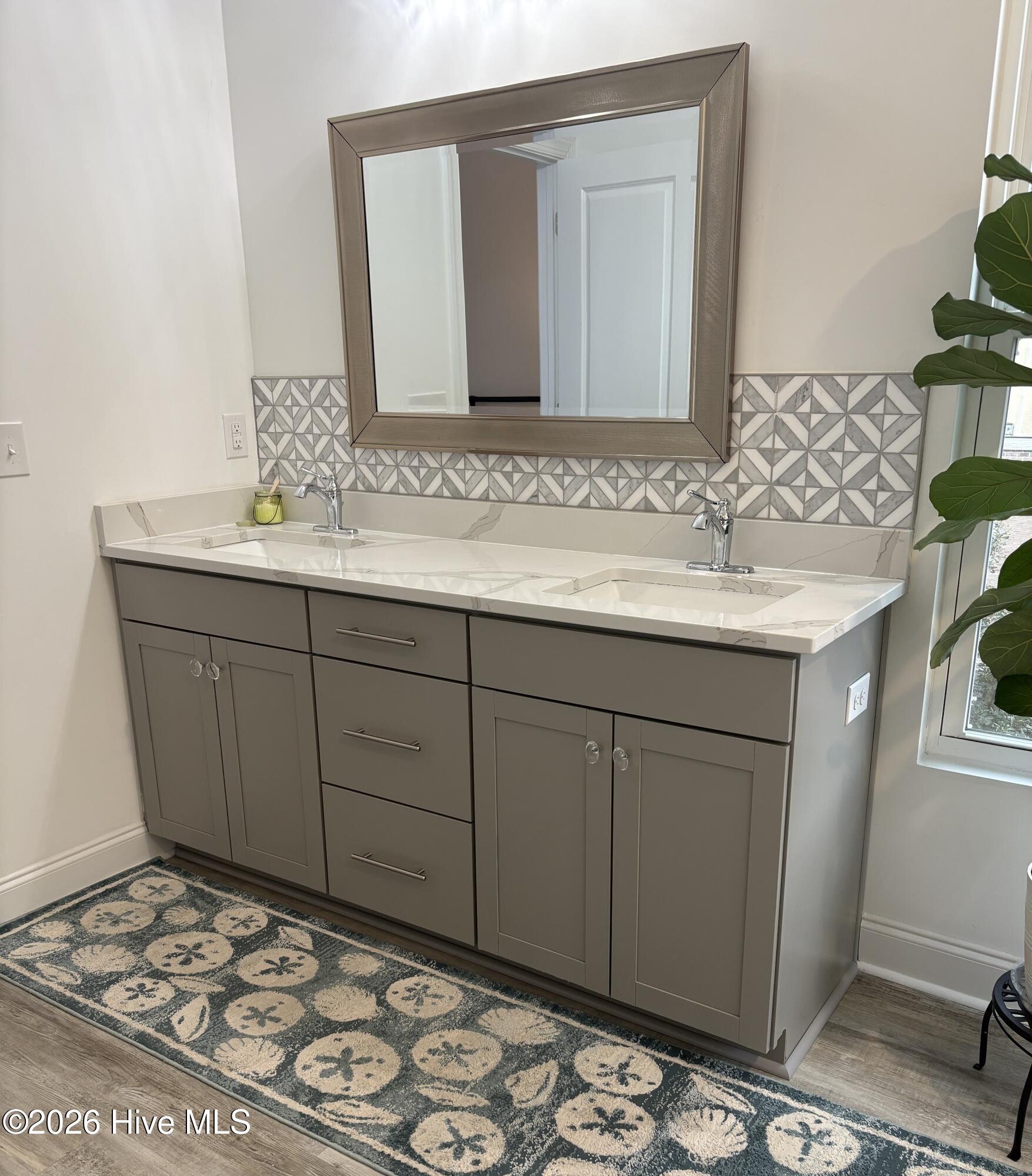 100554364 | Photo 27