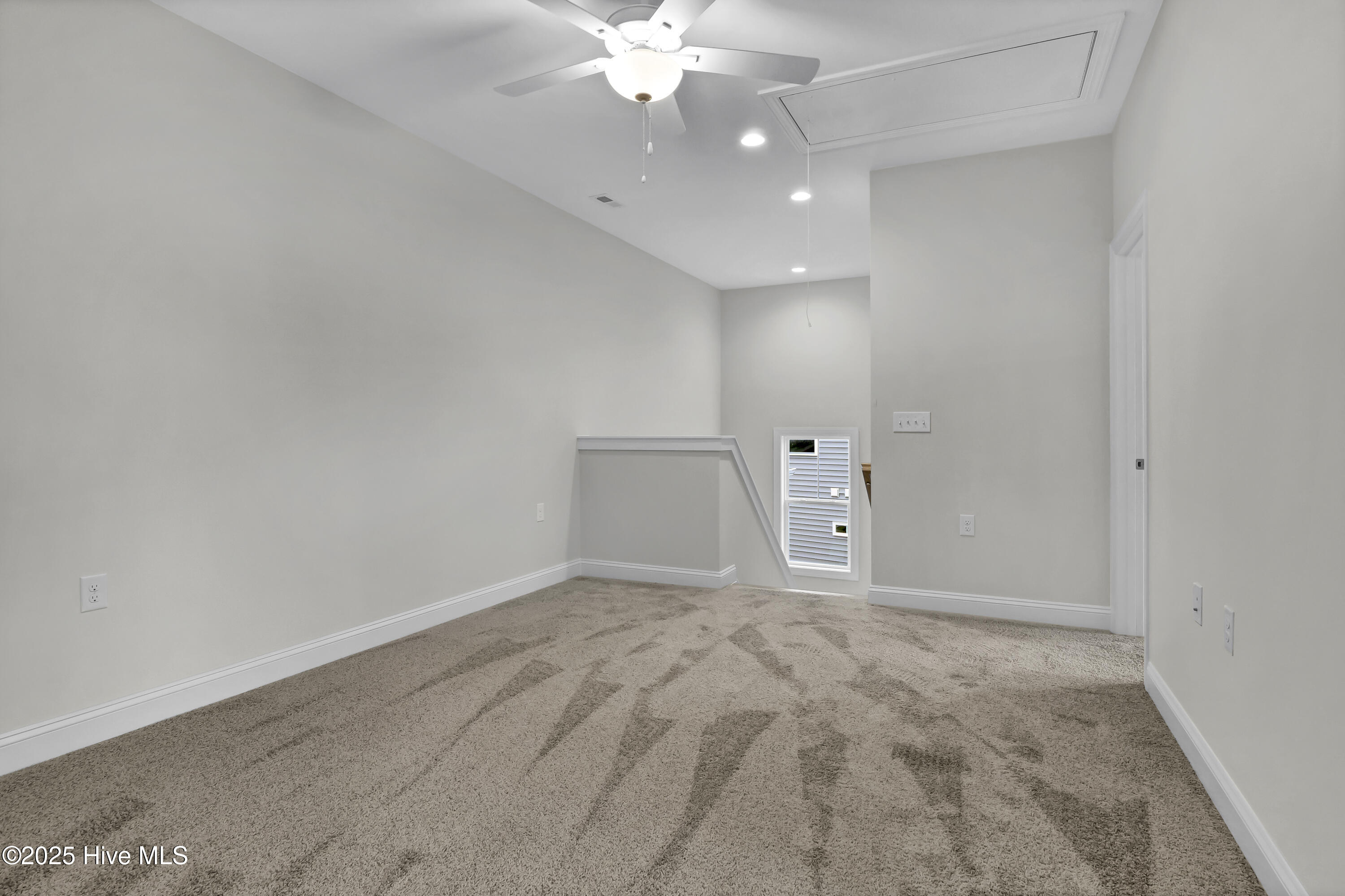 100477077 | Photo 18