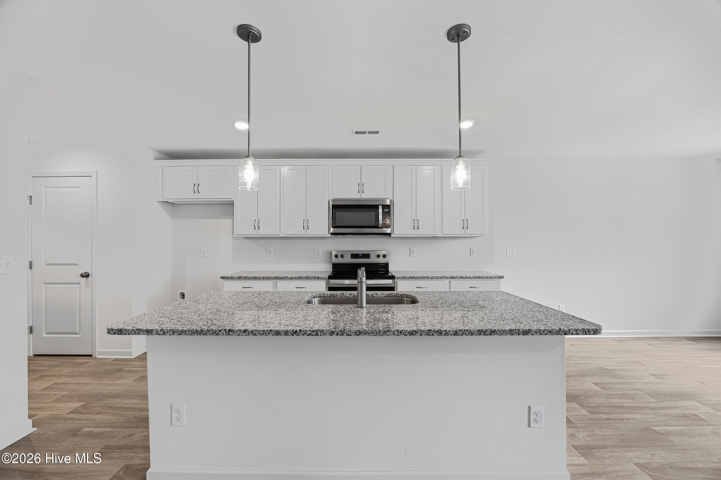 100554549 | Photo 10