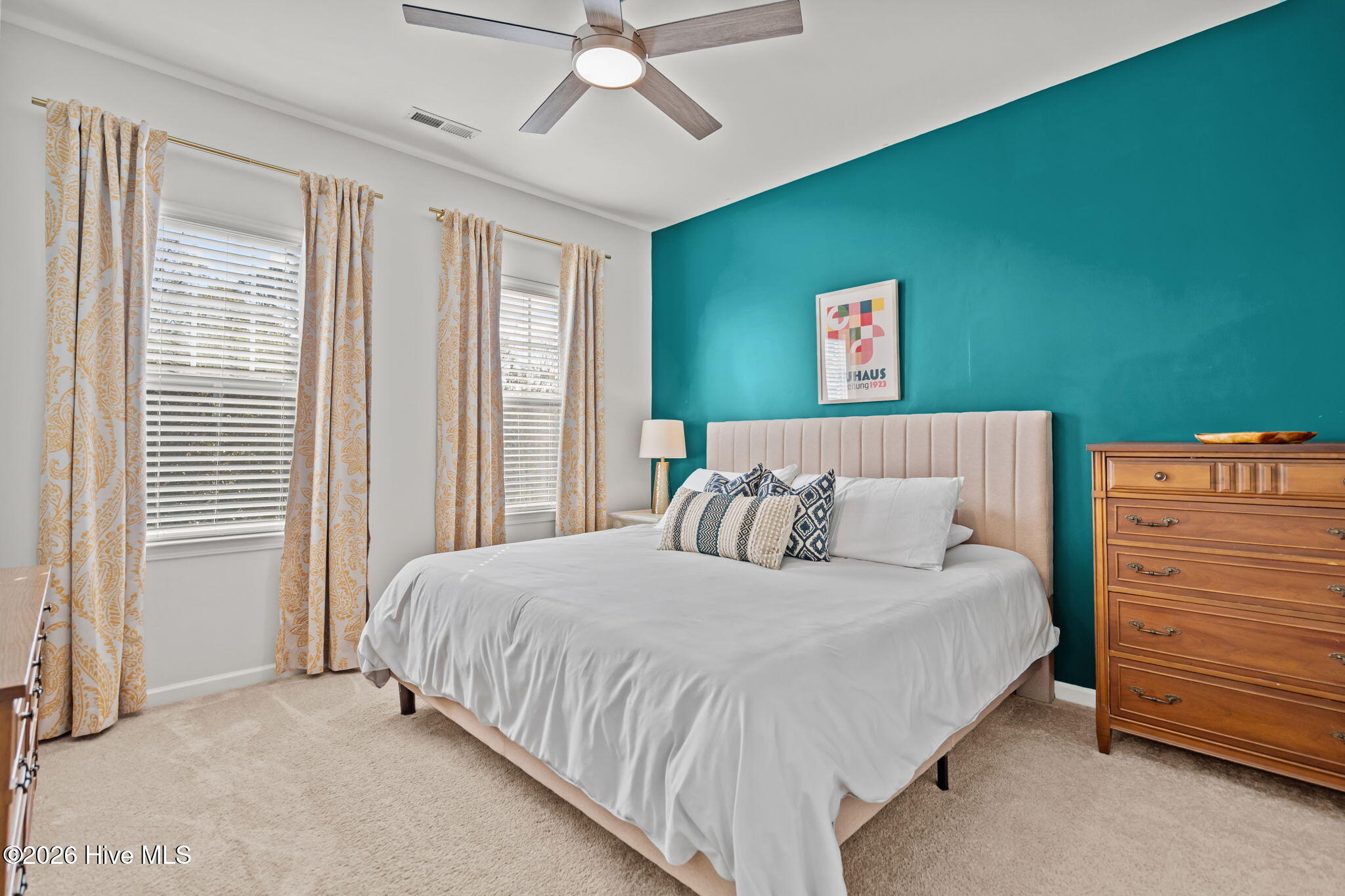 100560922 | Photo 23