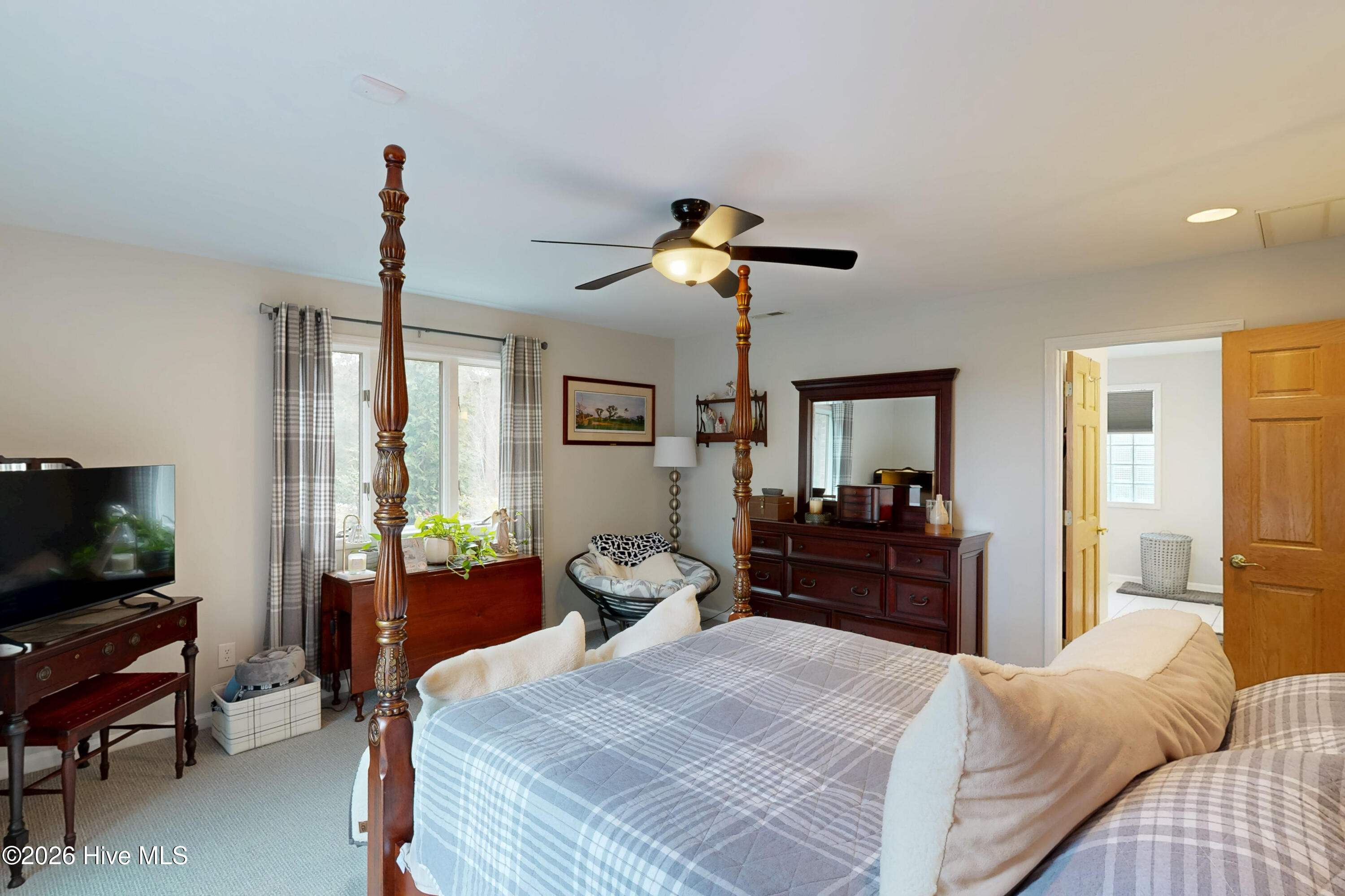 100559840 | Photo 23