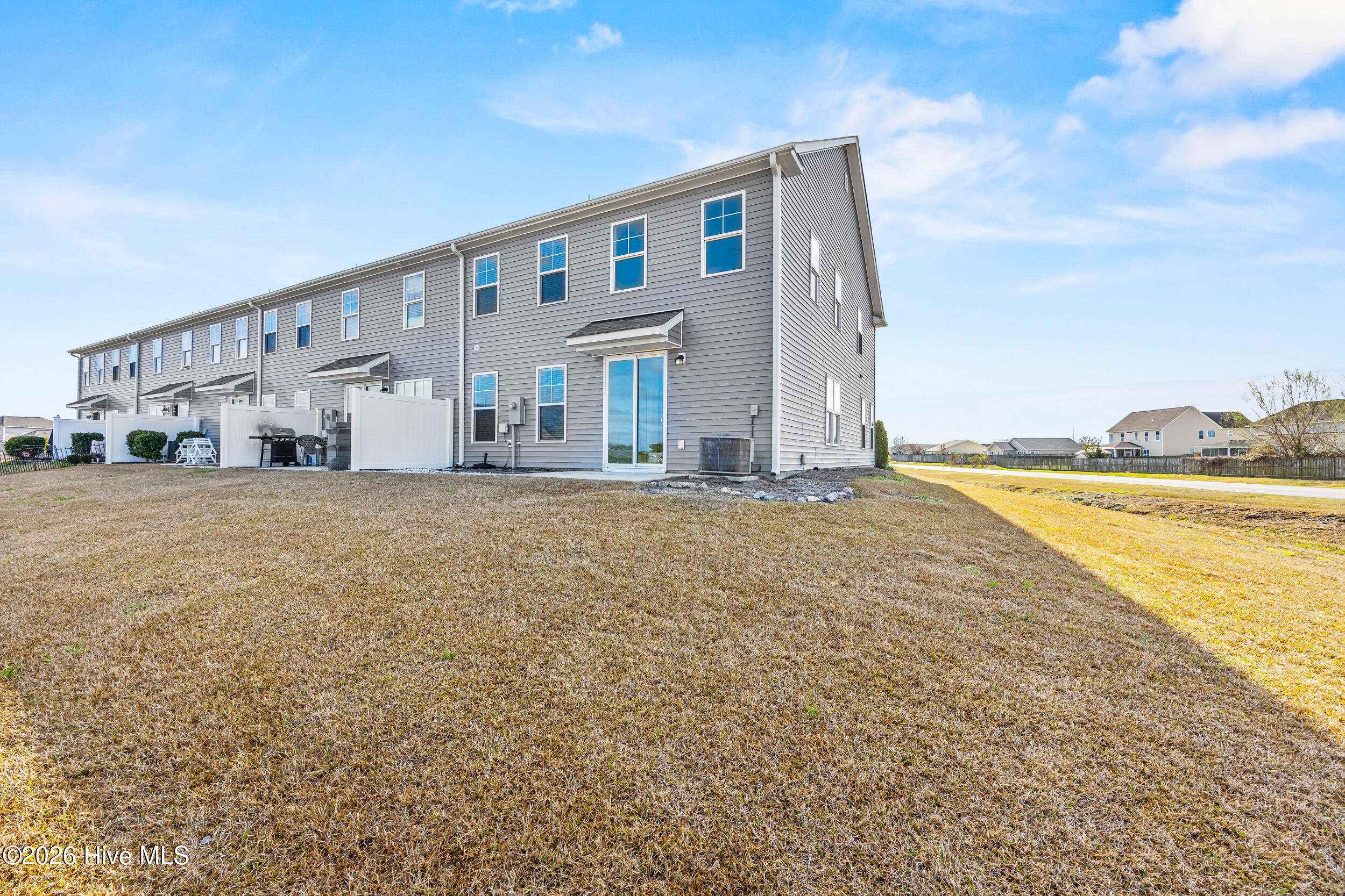 100557487 | Photo 43