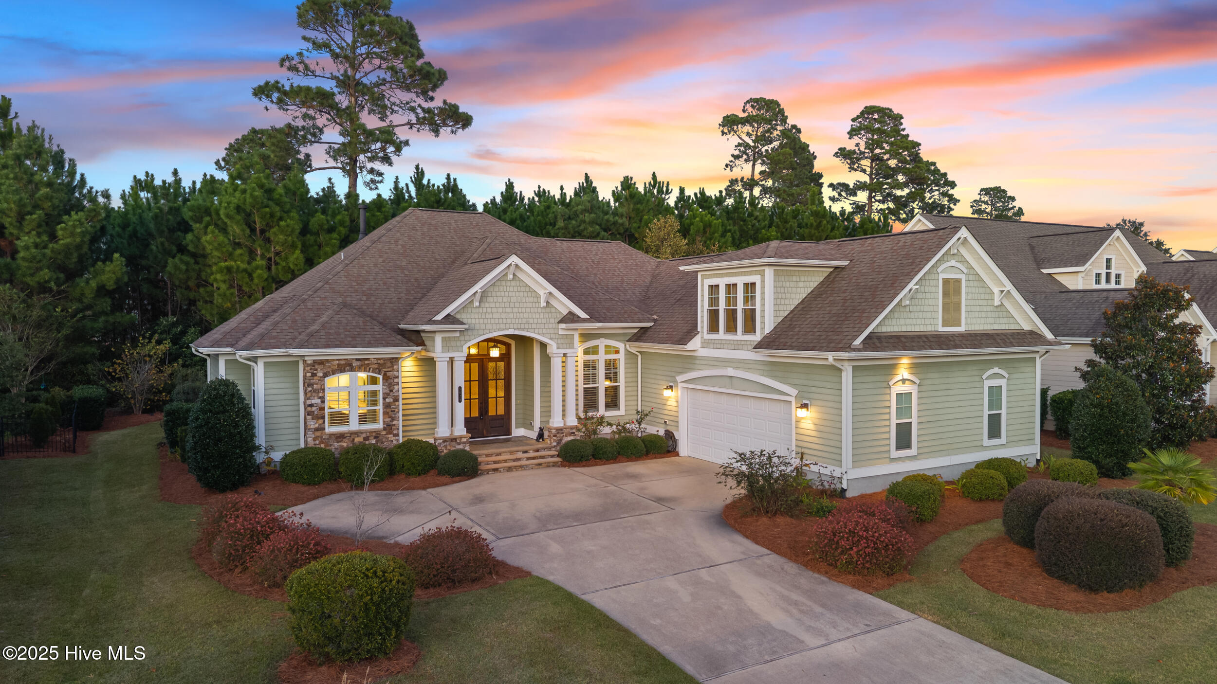 100549327 | Photo 61