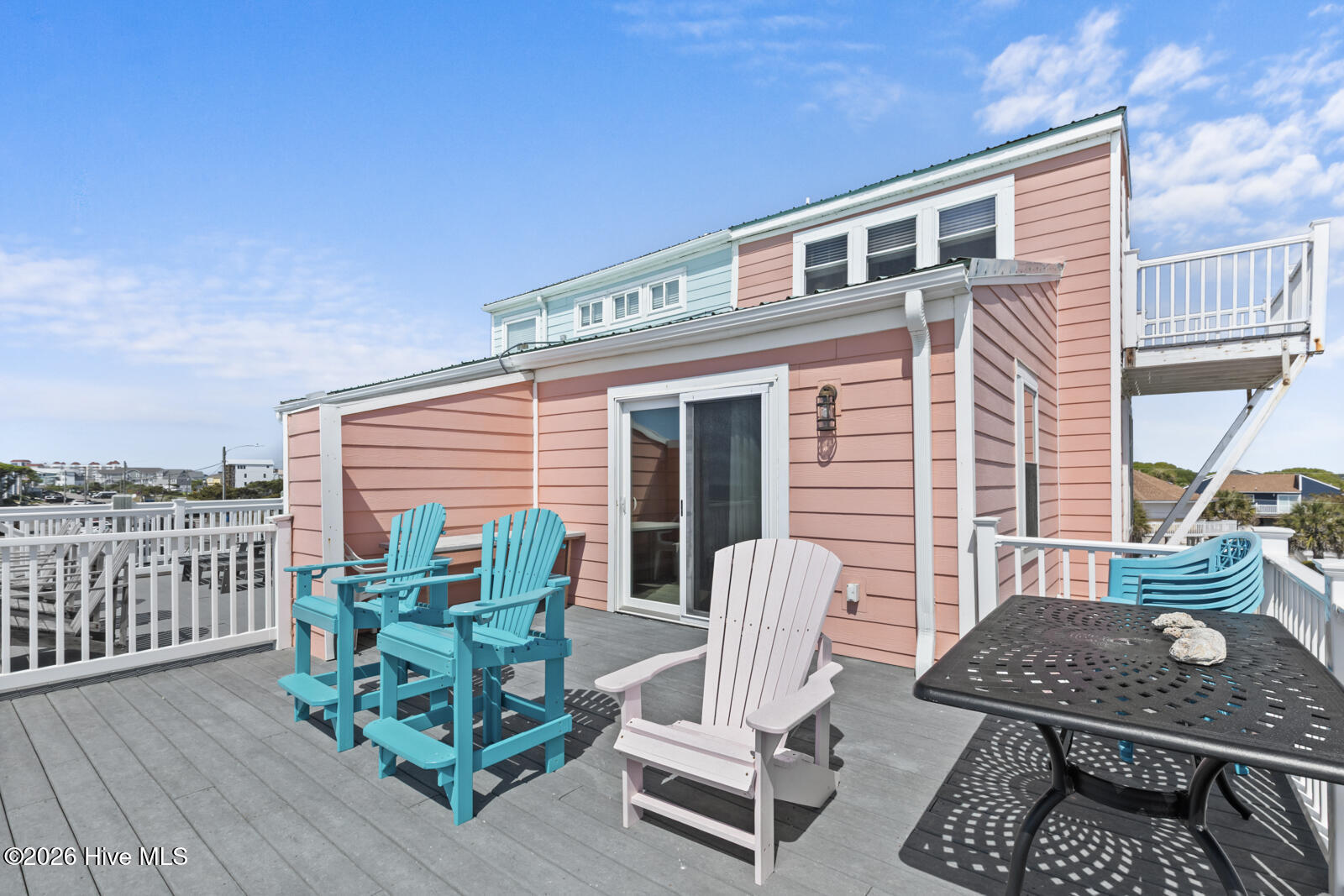 100569371 | Photo 30