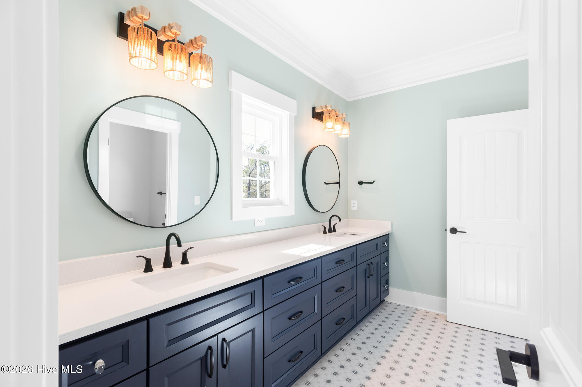 100516675 | Photo 63