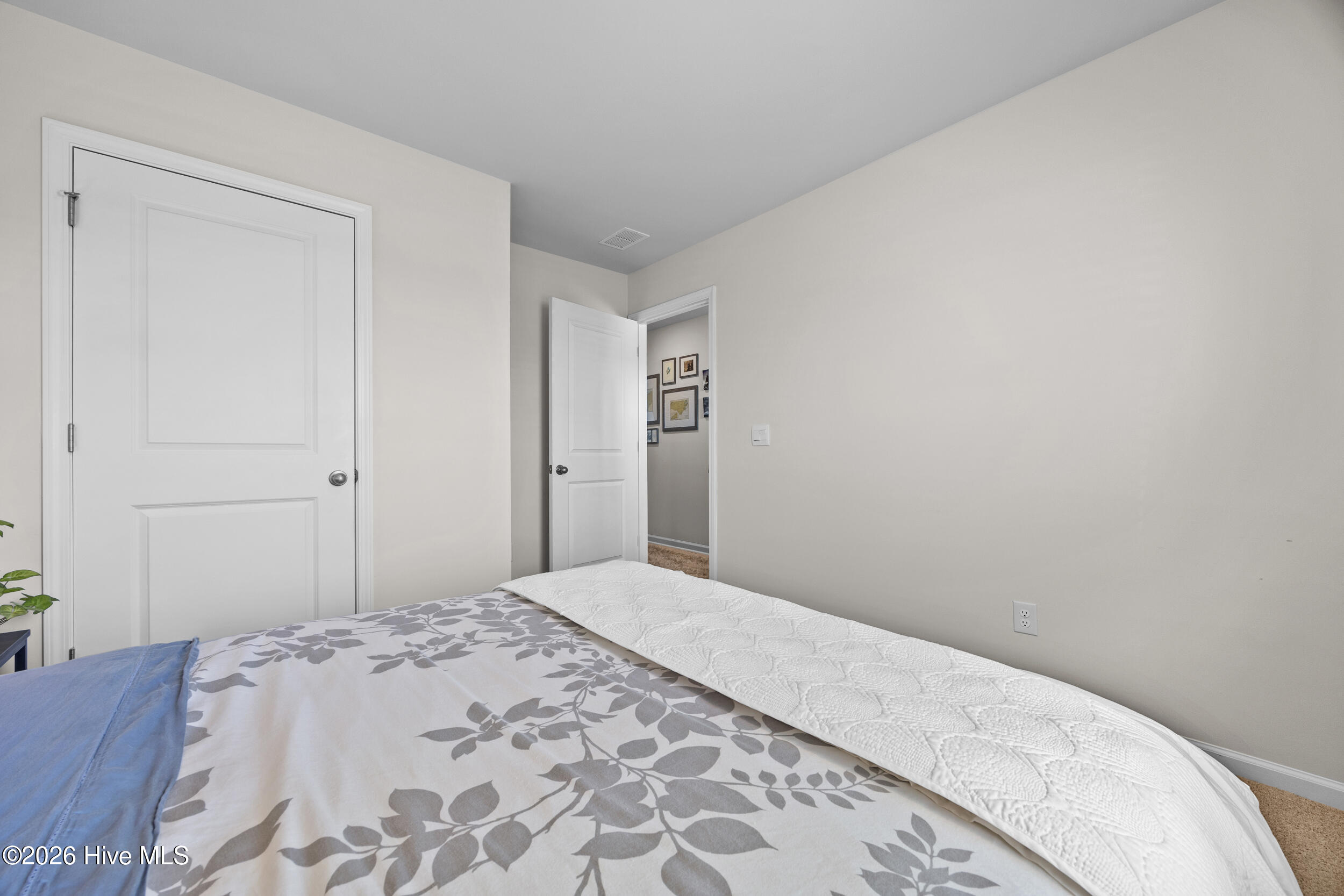 100567643 | Photo 13