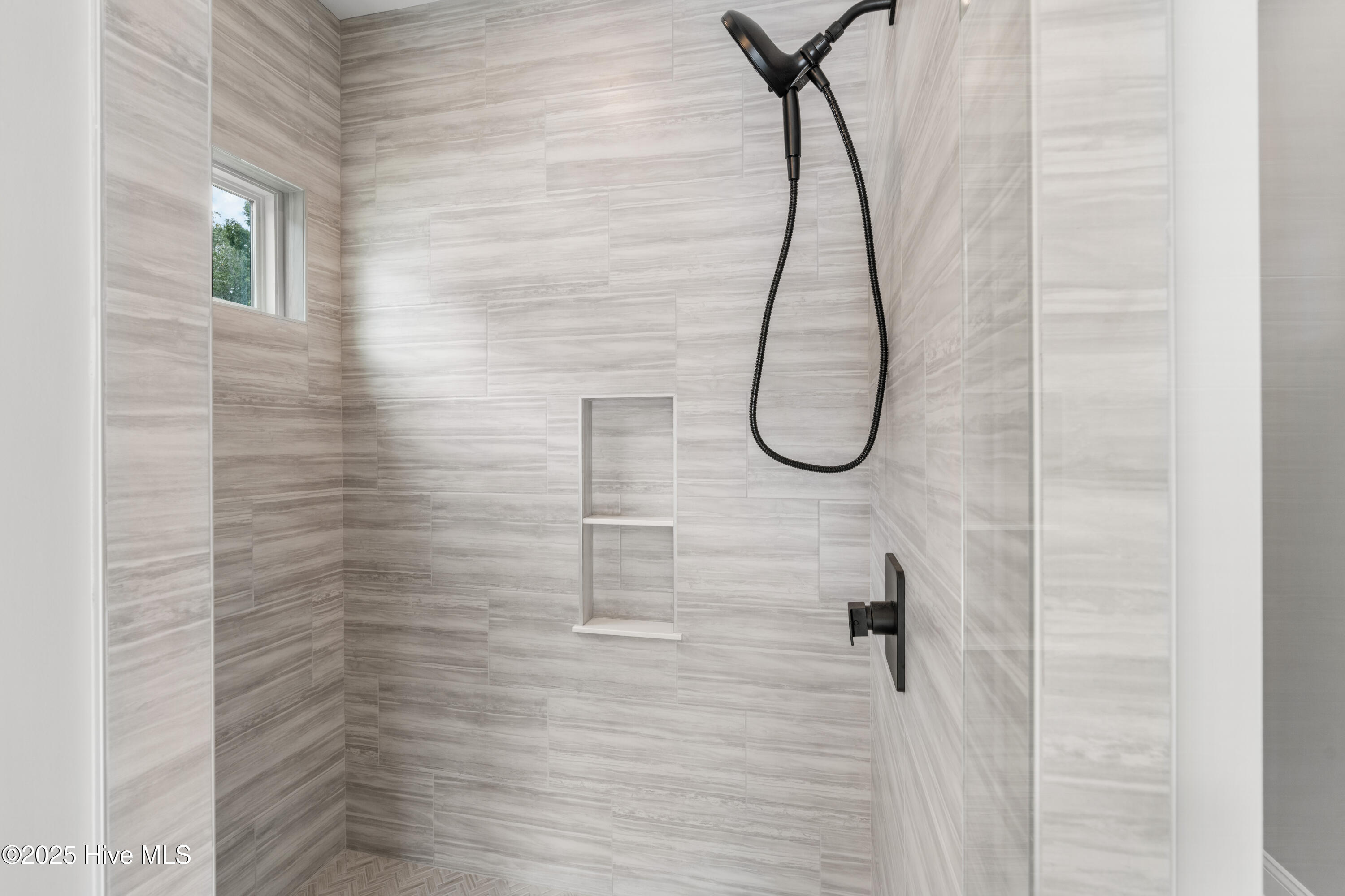 100485467 | Photo 24