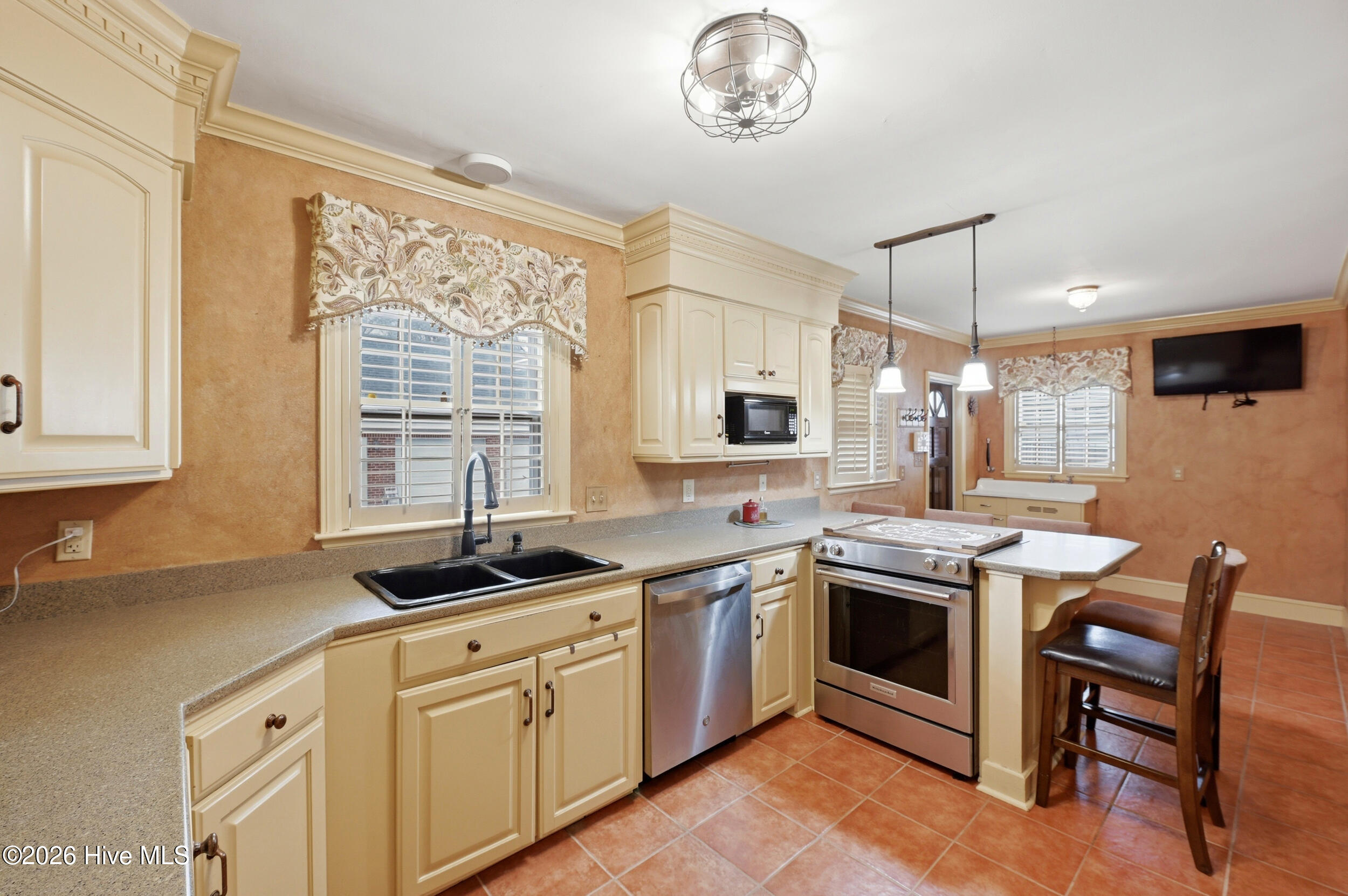 100560095 | Photo 16