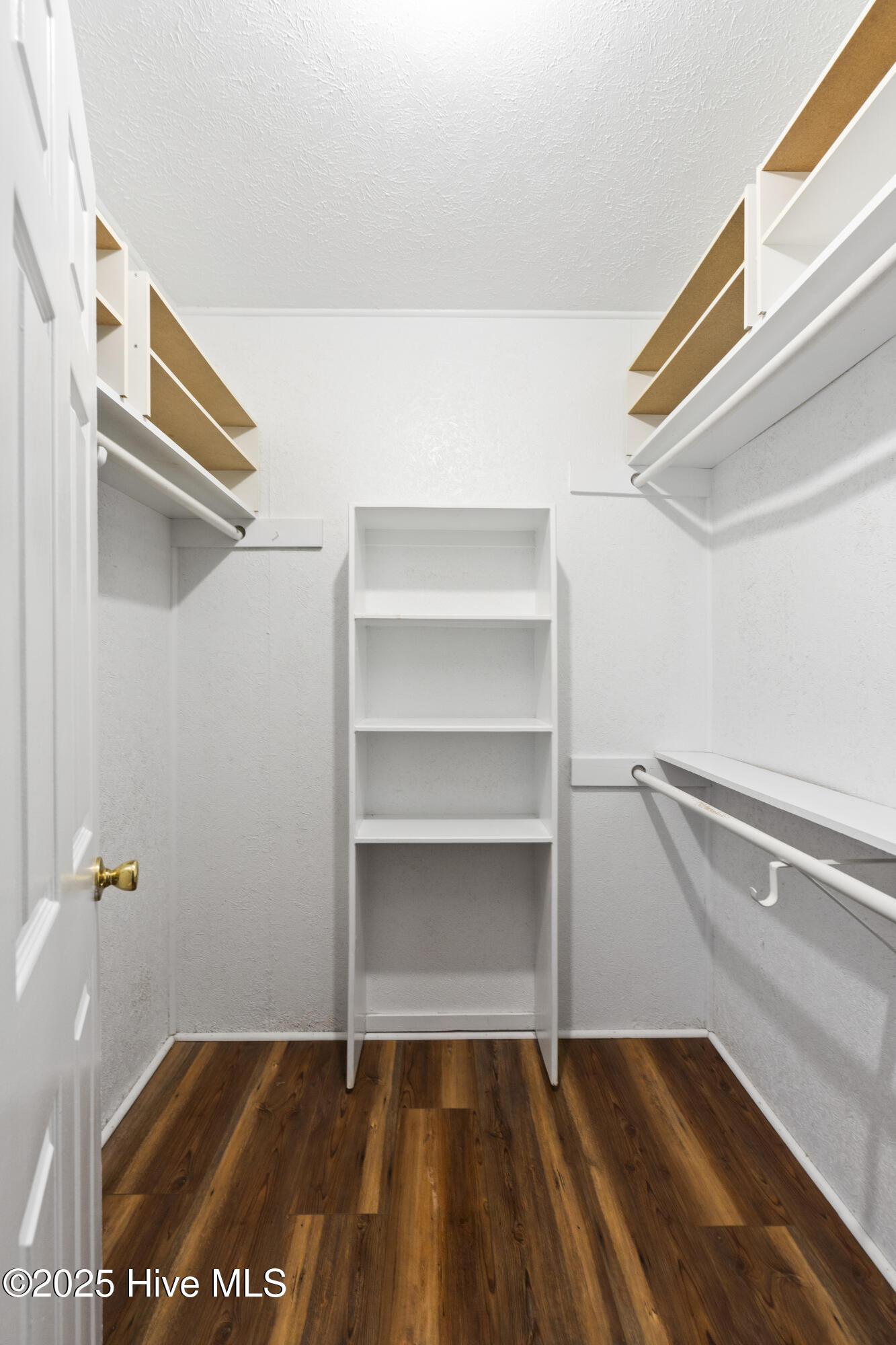 100540990 | Photo 32