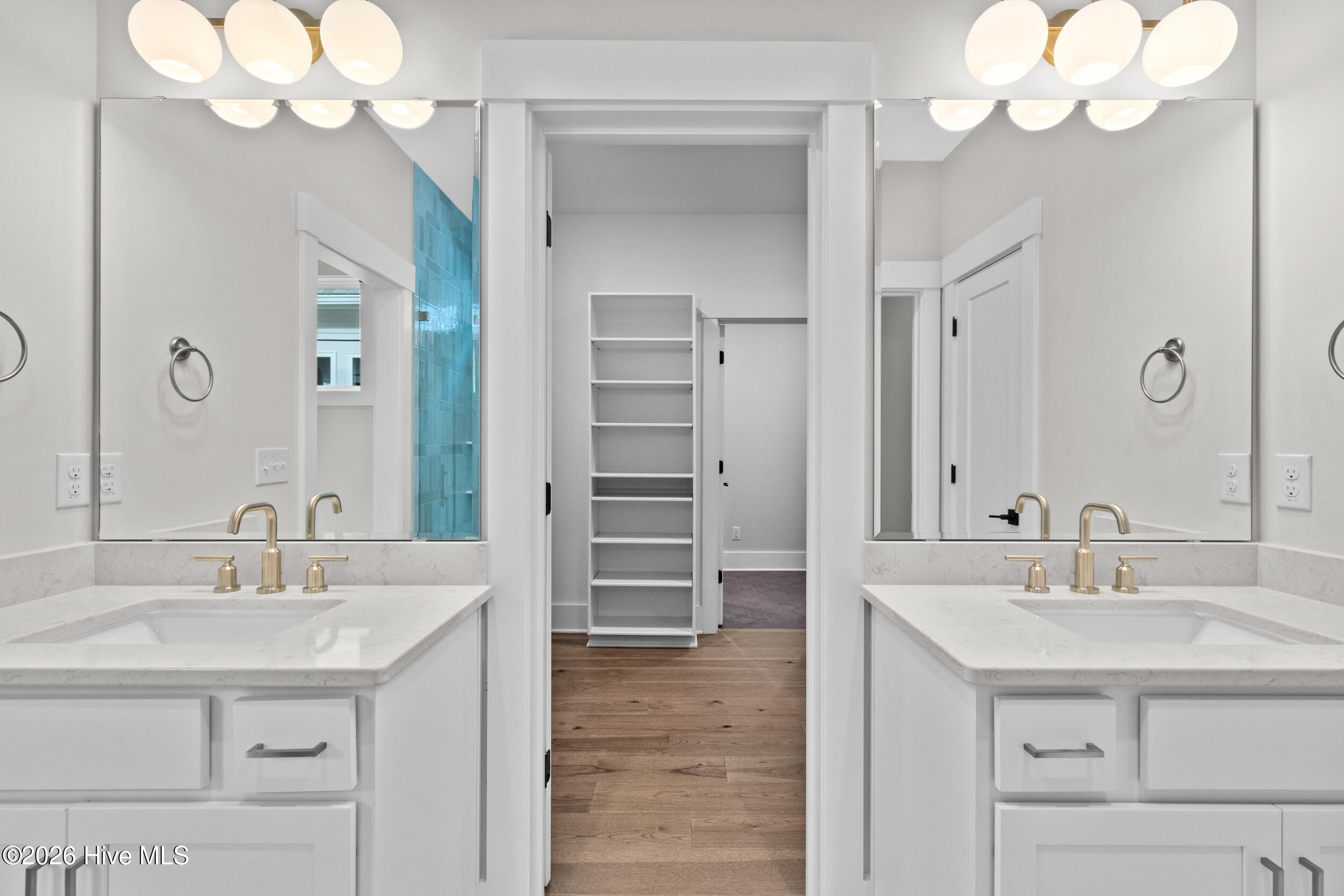 100568514 | Photo 23