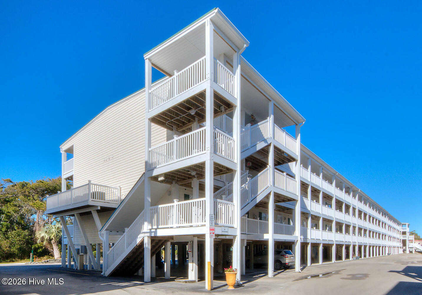 100566241 | Photo 37