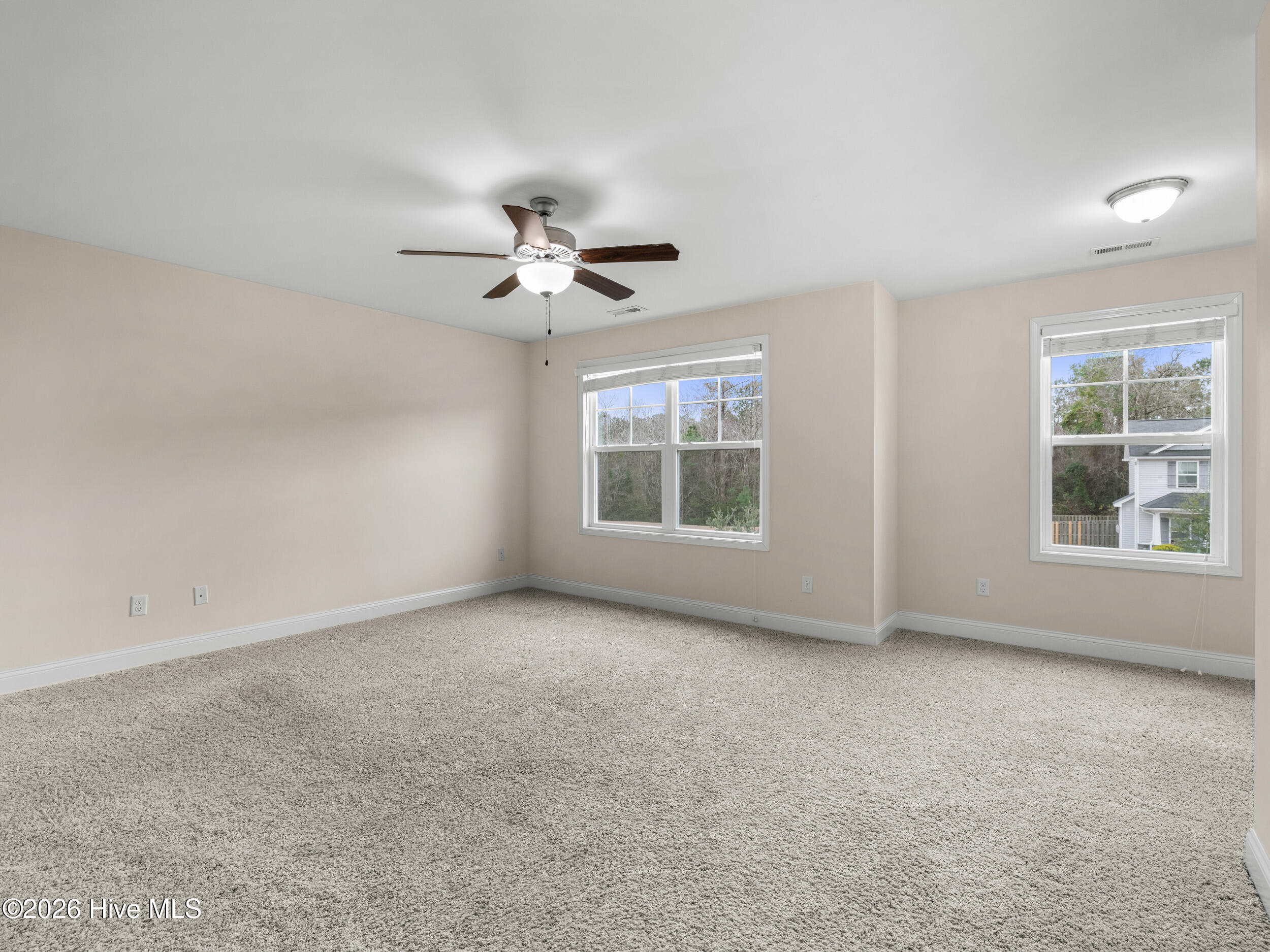 100548772 | Photo 33