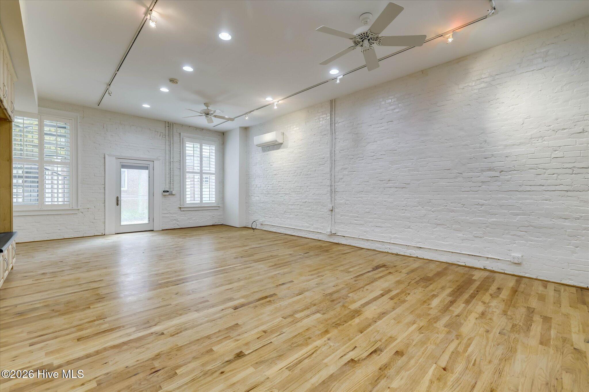 150 Fairfield St bedroom