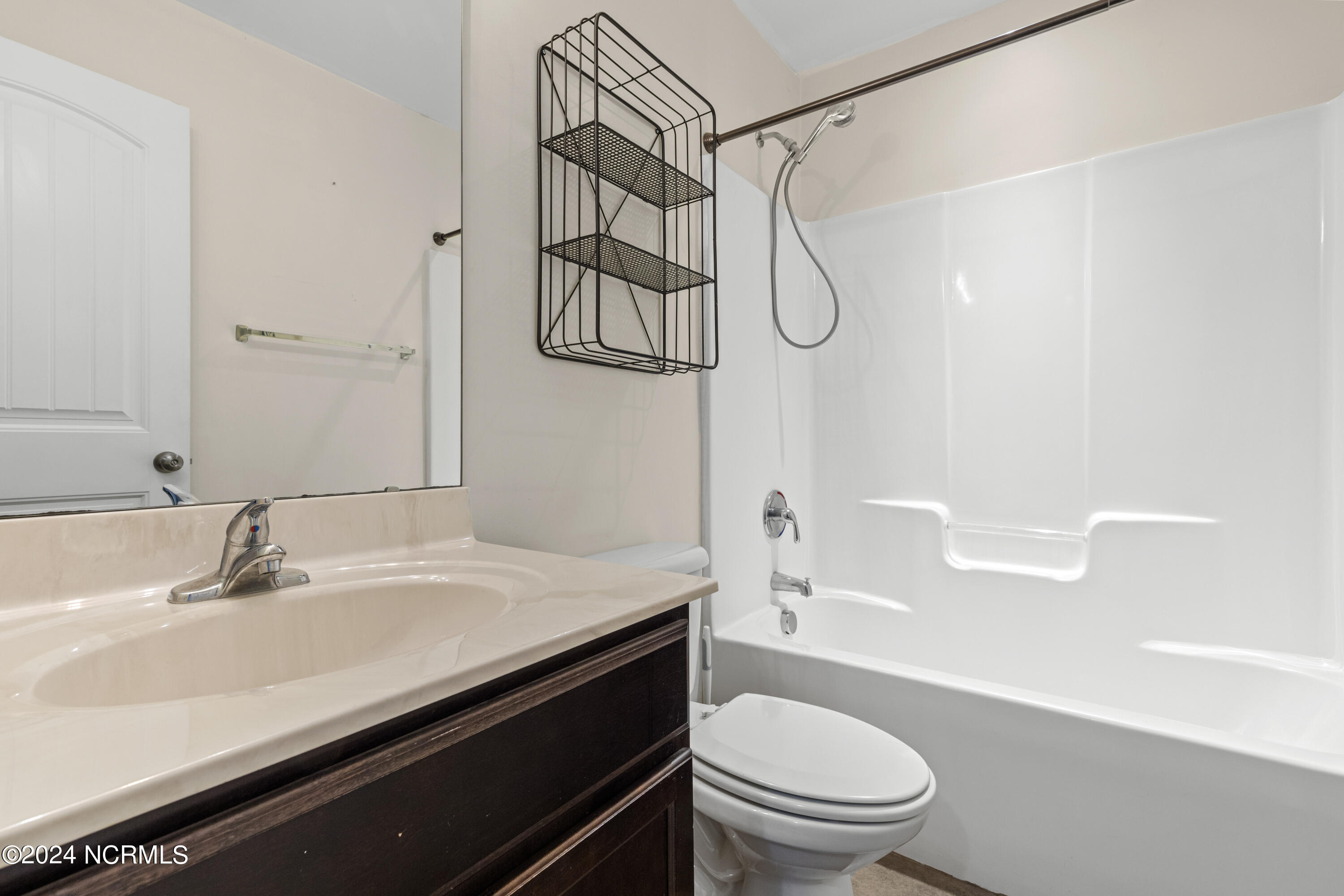 100570625 | Photo 13