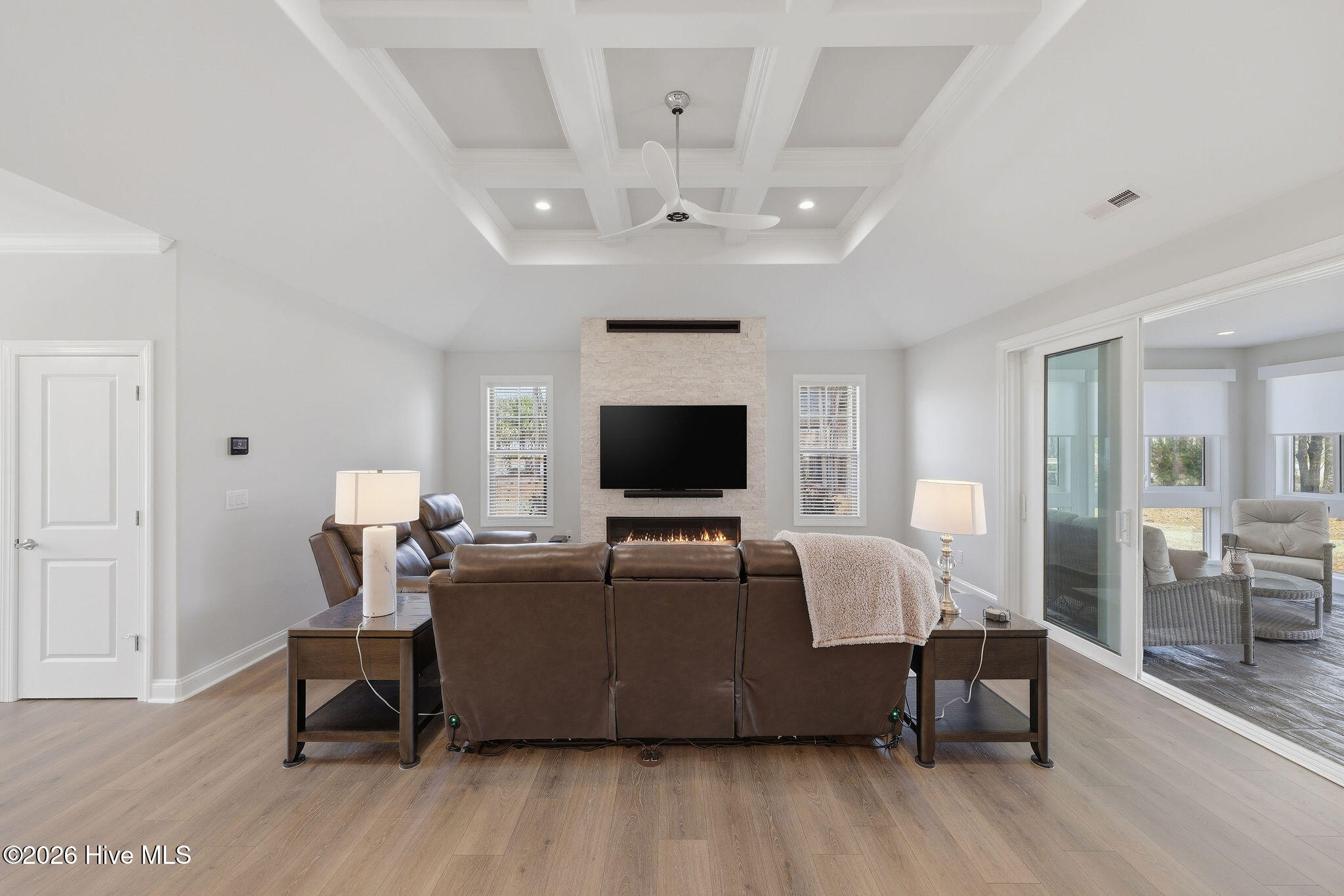 100564849 | Photo 13