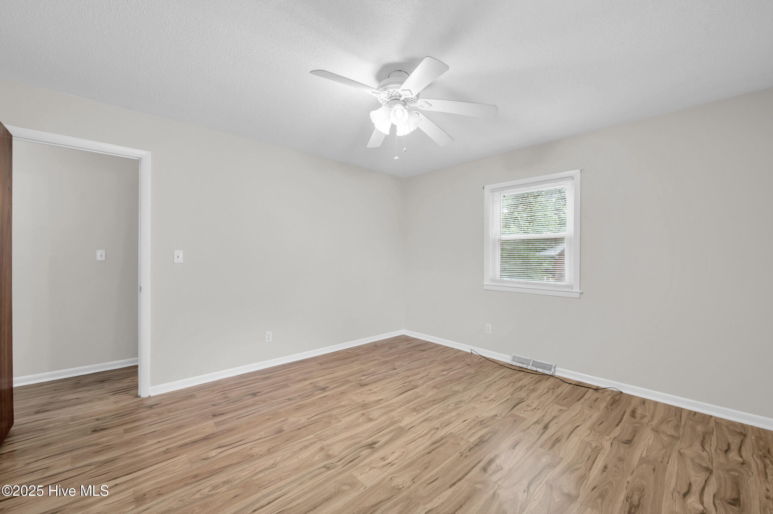 100533688 | Photo 21