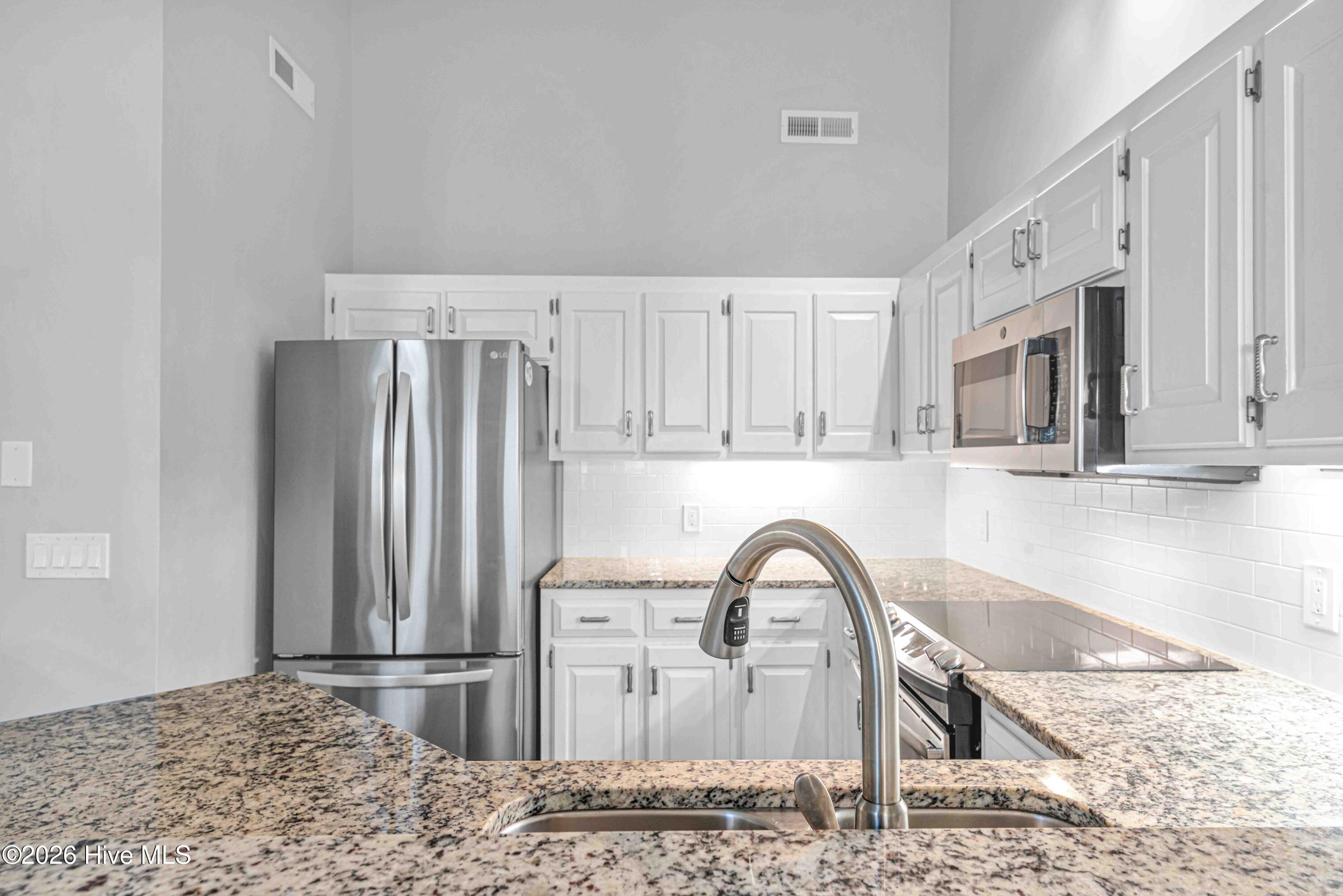 100555941 | Photo 35