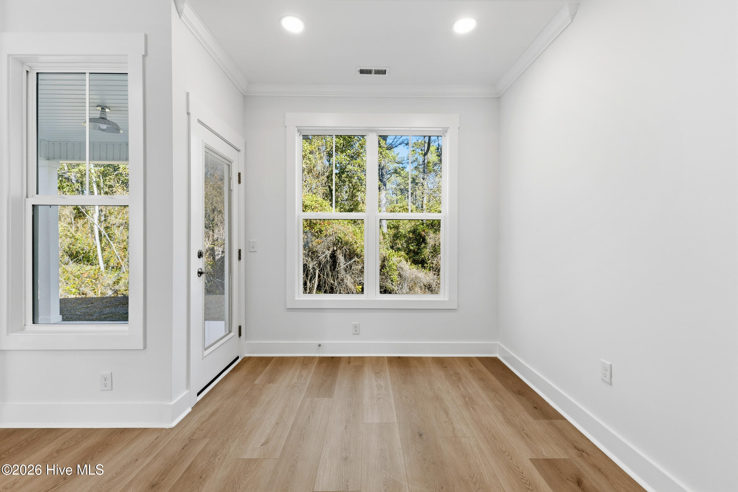 100549765 | Photo 11