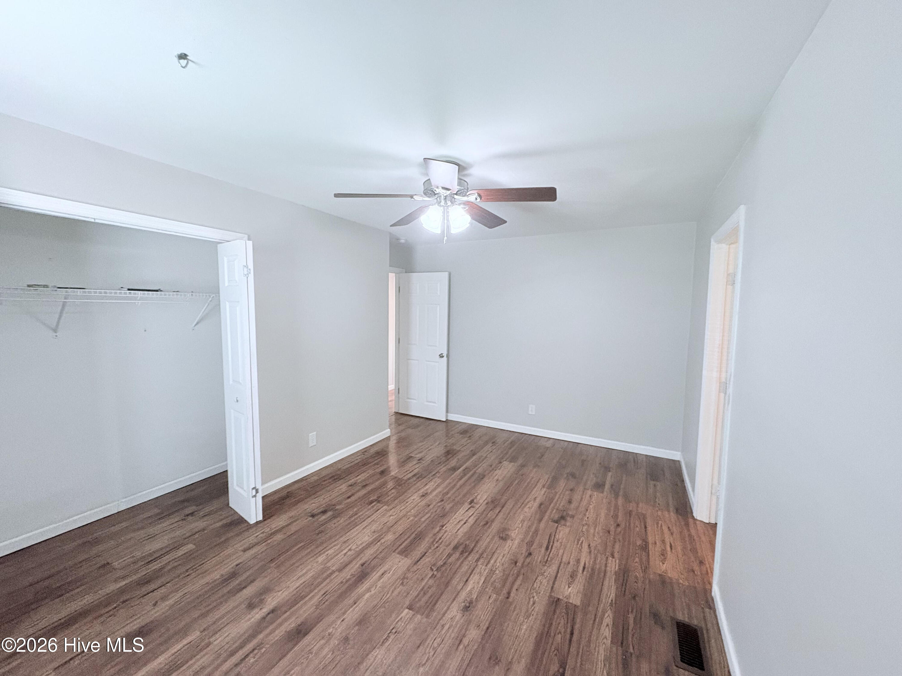 100566369 | Photo 31