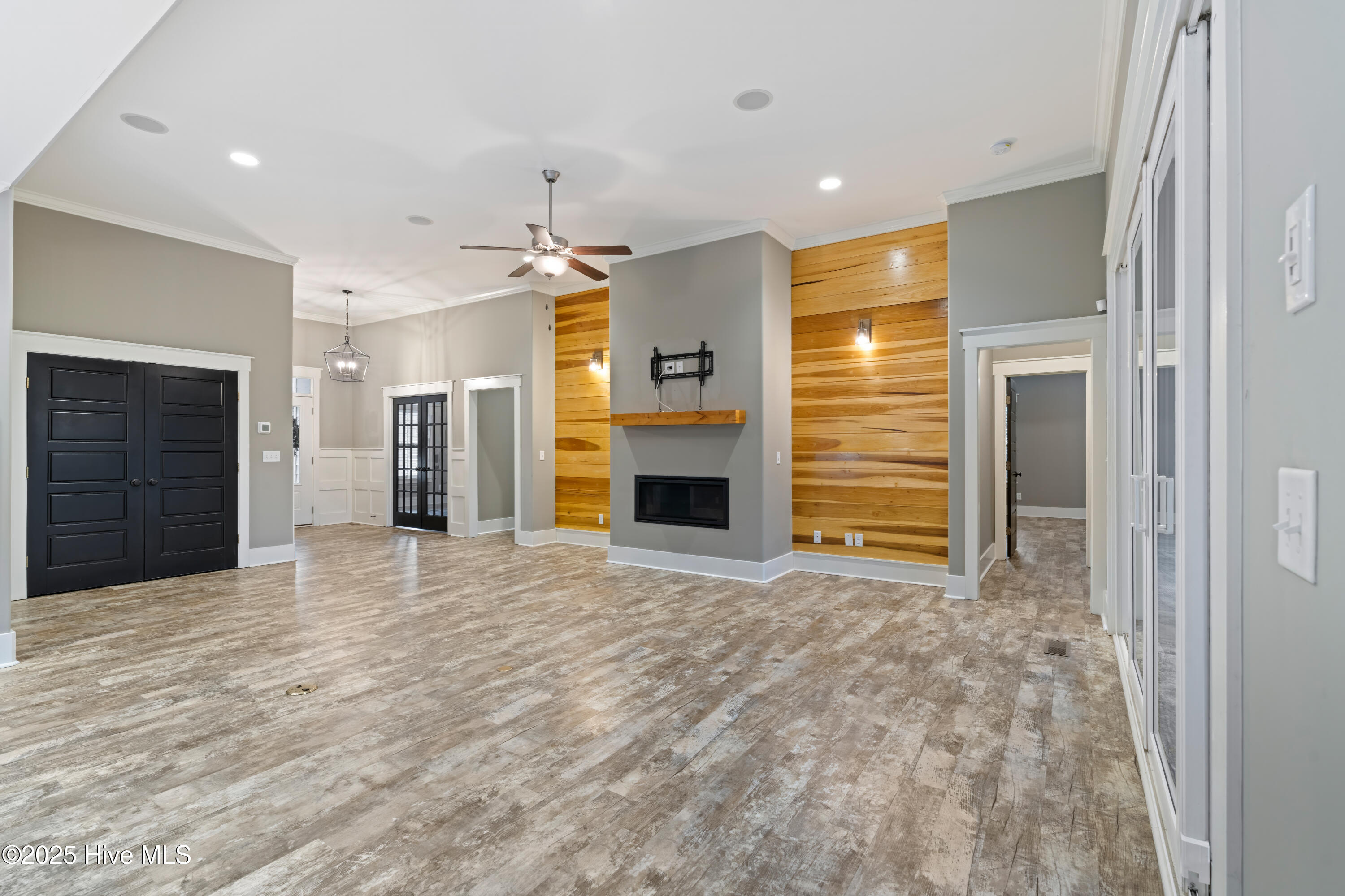 100543866 | Photo 10