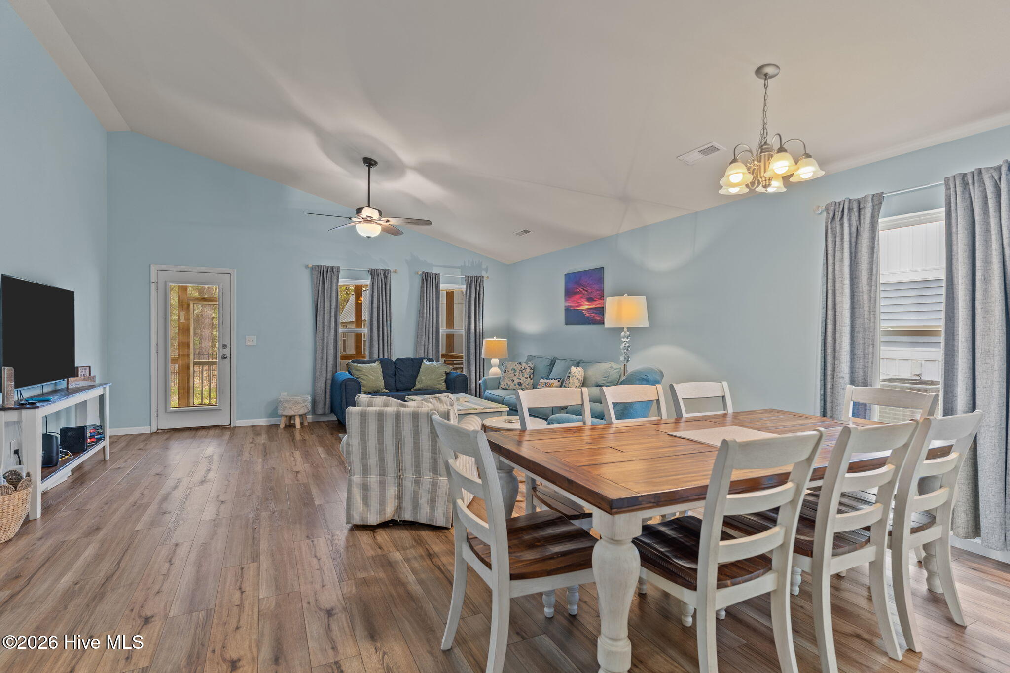 100564480 | Photo 10